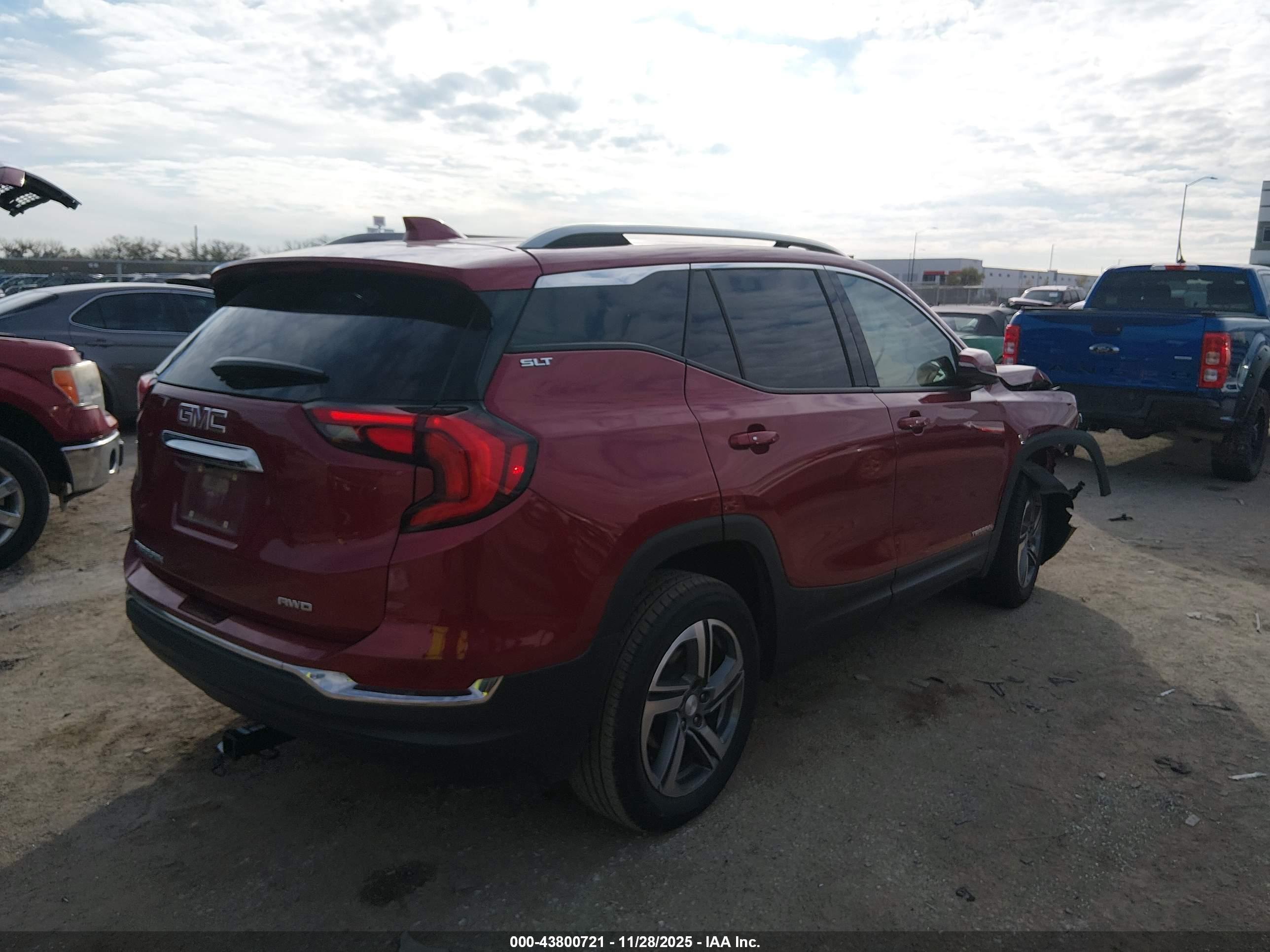 GMC TERRAIN image 4