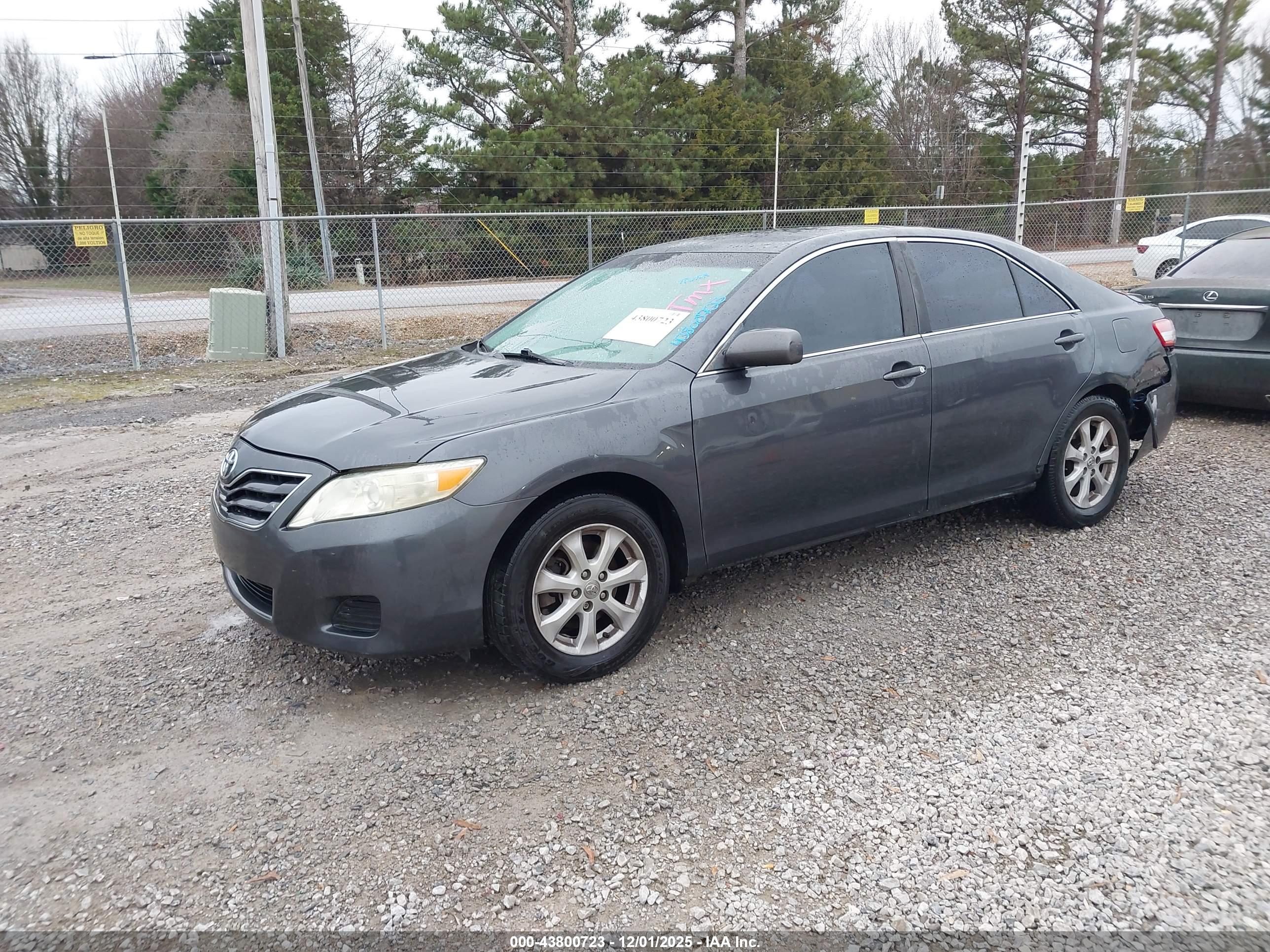 TOYOTA CAMRY image 2