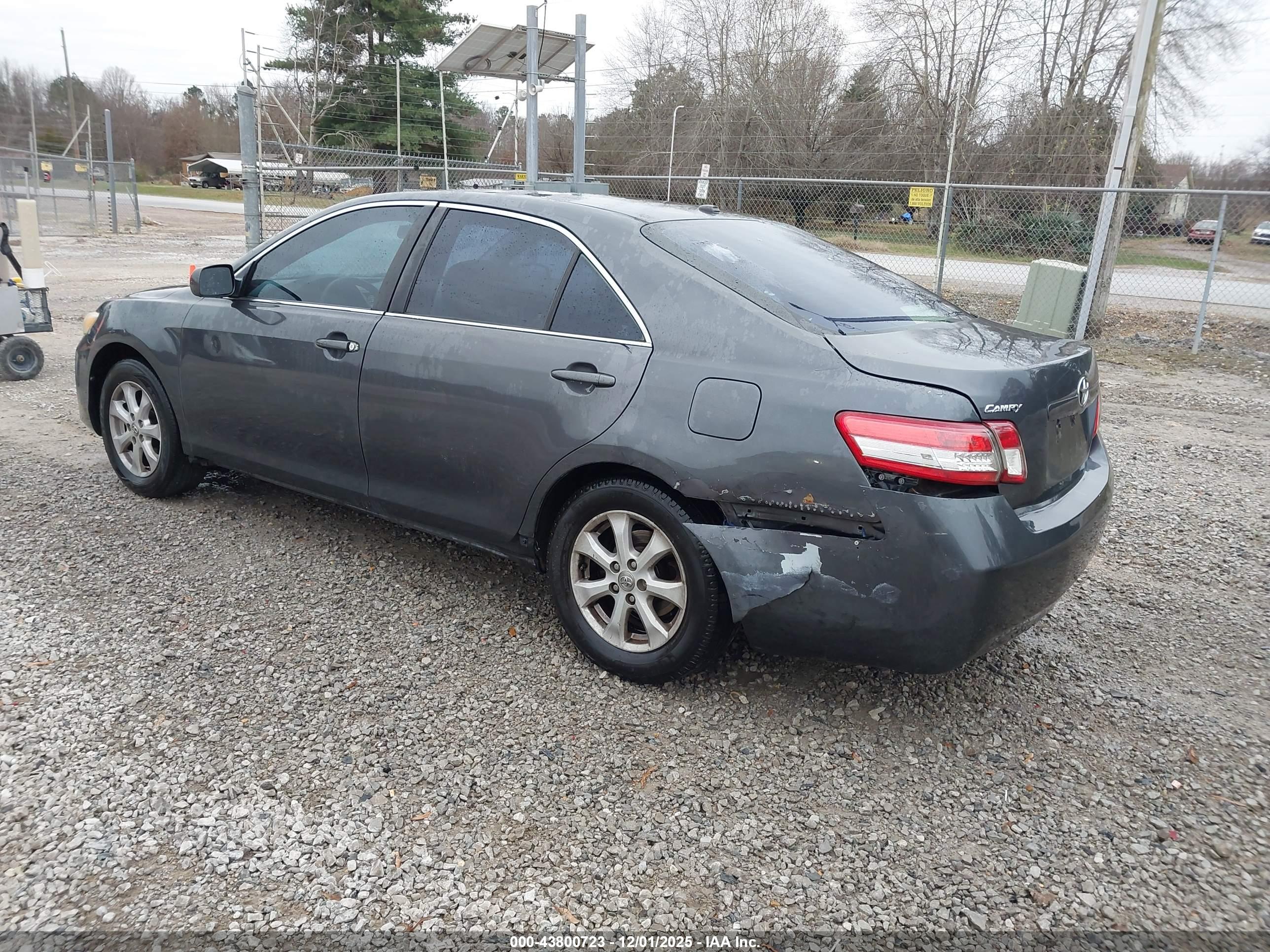 TOYOTA CAMRY image 3