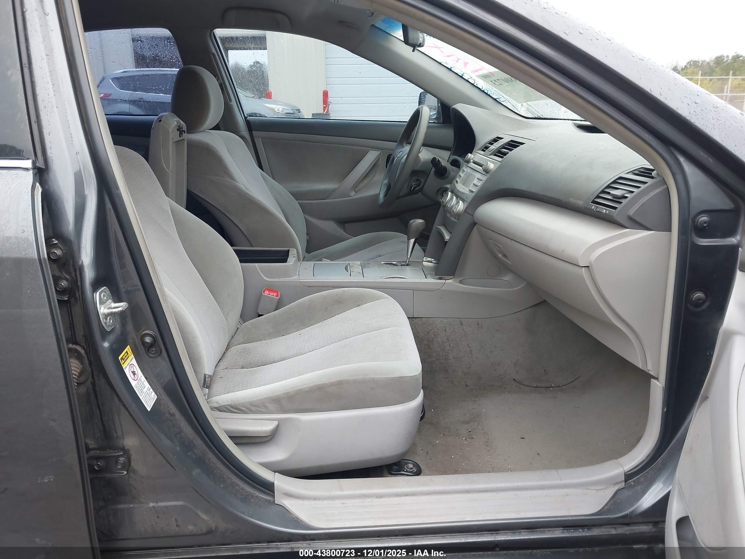TOYOTA CAMRY image 5