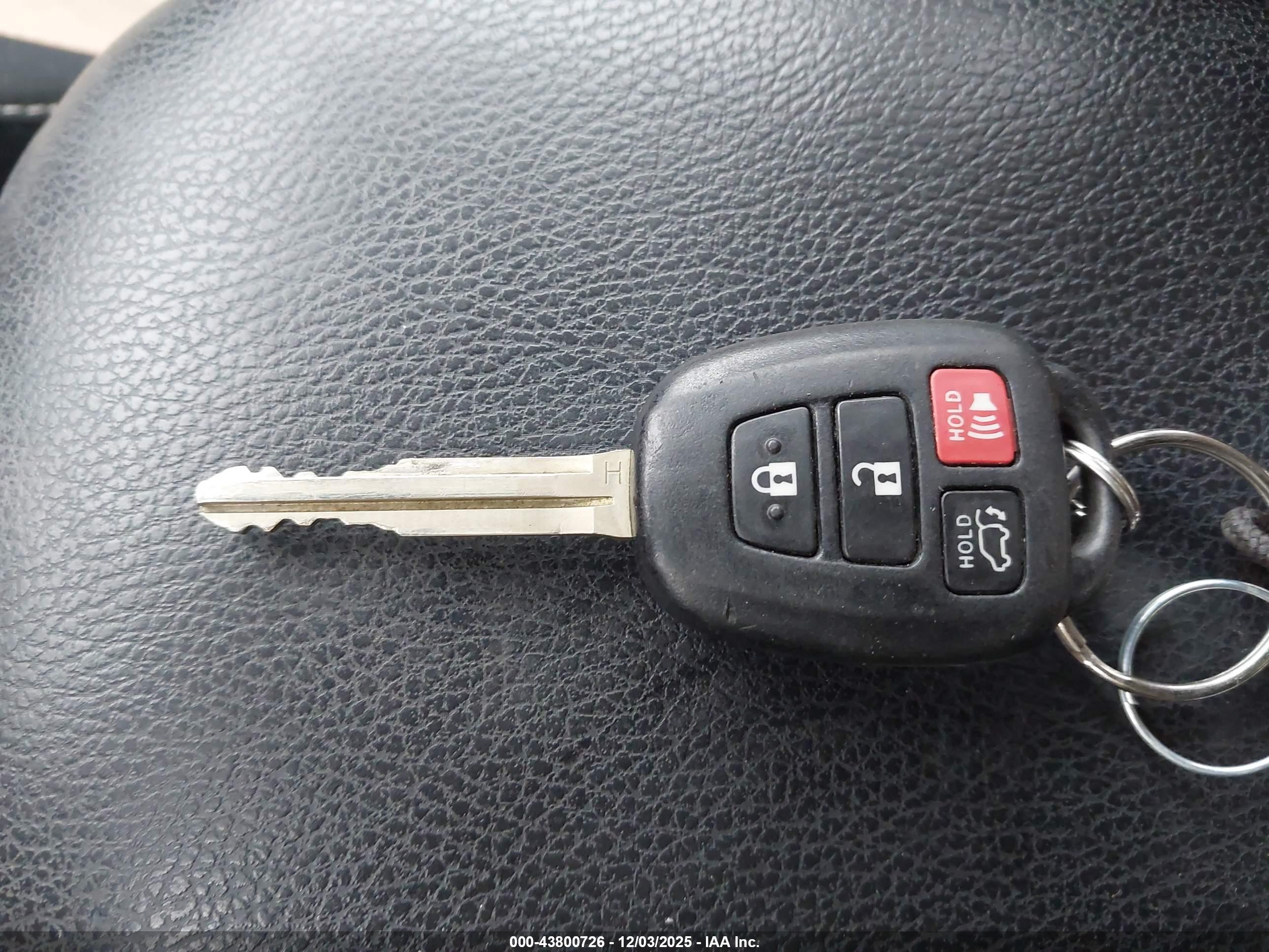 TOYOTA RAV4 image 11