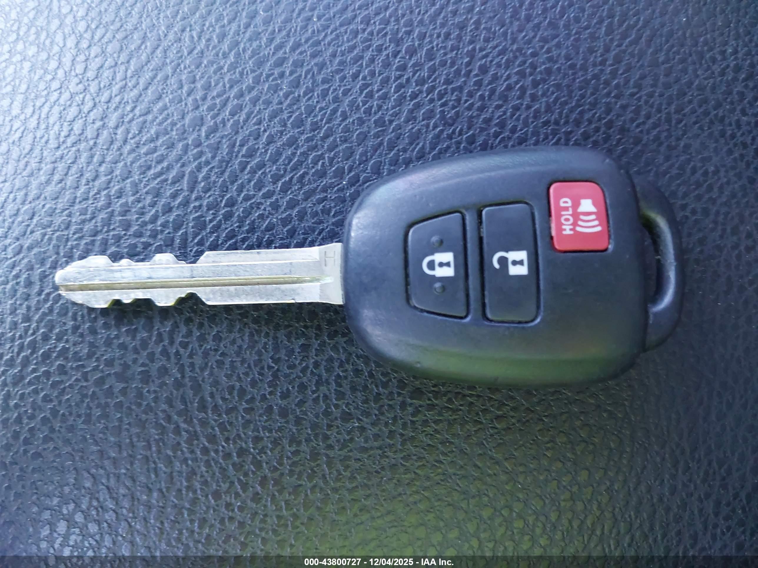 TOYOTA RAV4 image 11