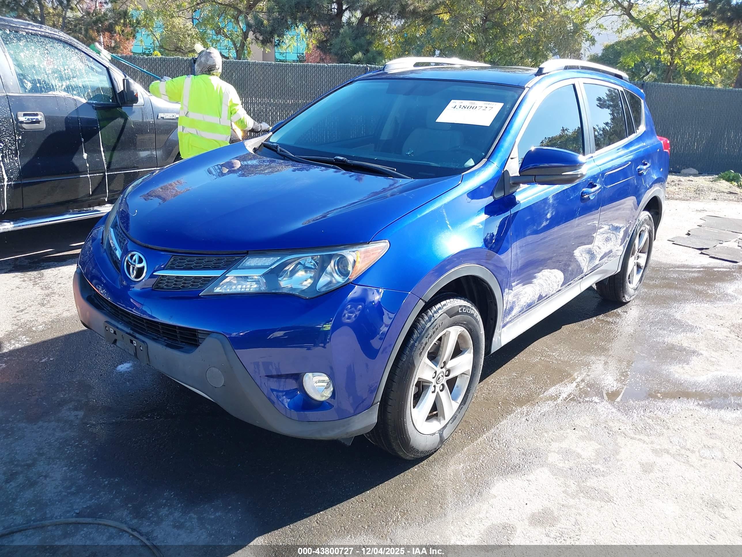 TOYOTA RAV4 image 2