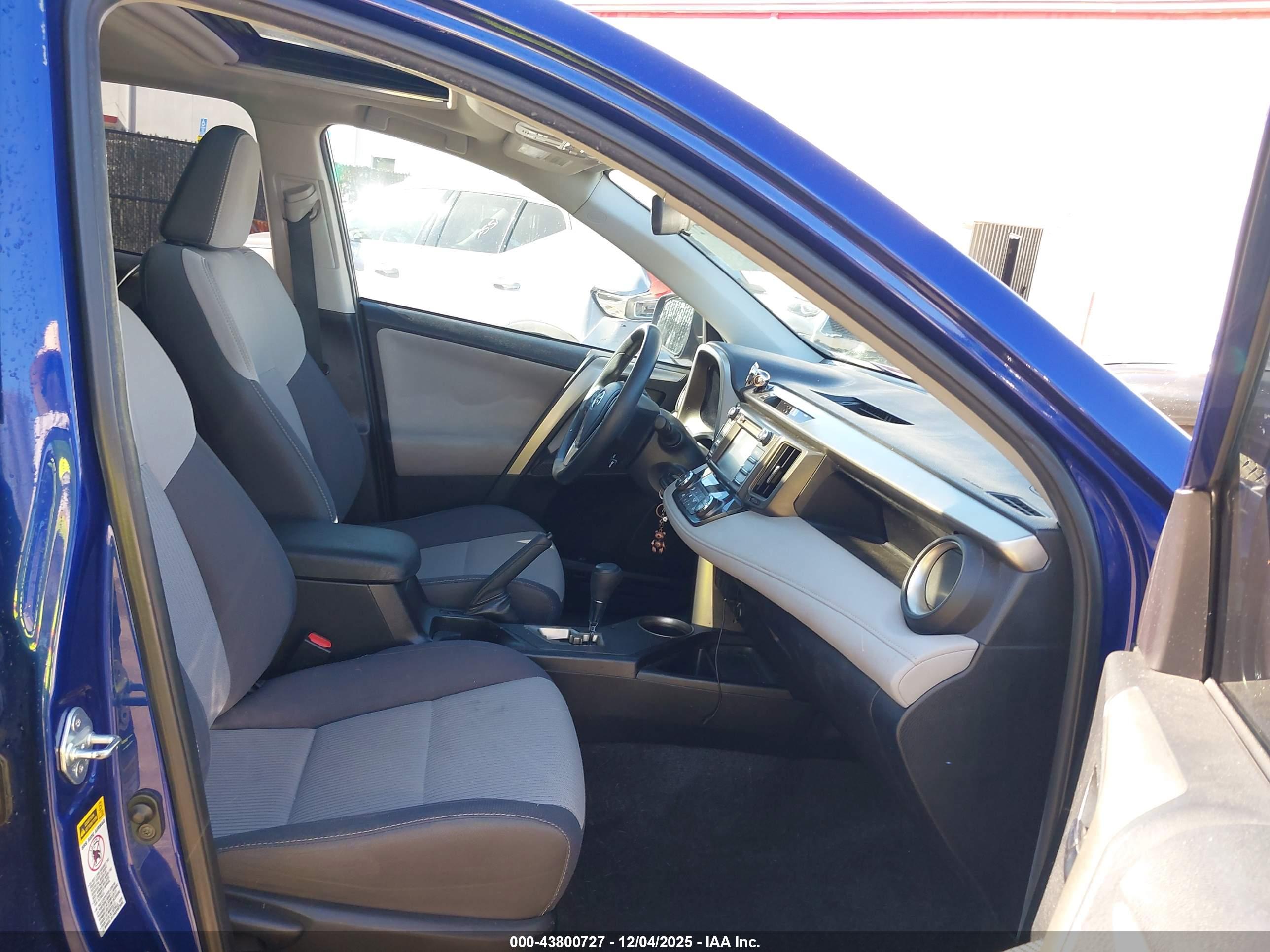 TOYOTA RAV4 image 5