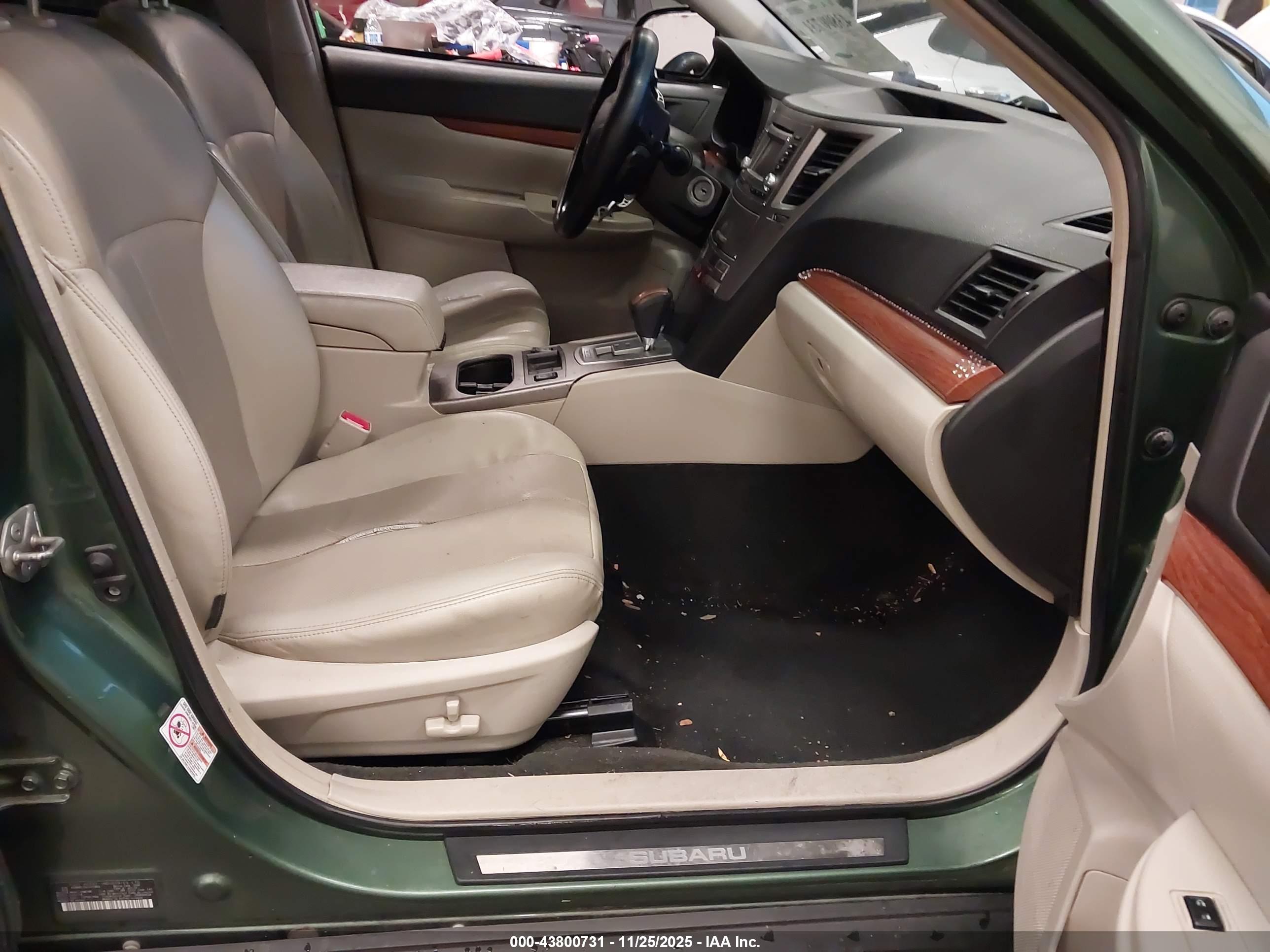 SUBARU OUTBACK image 5