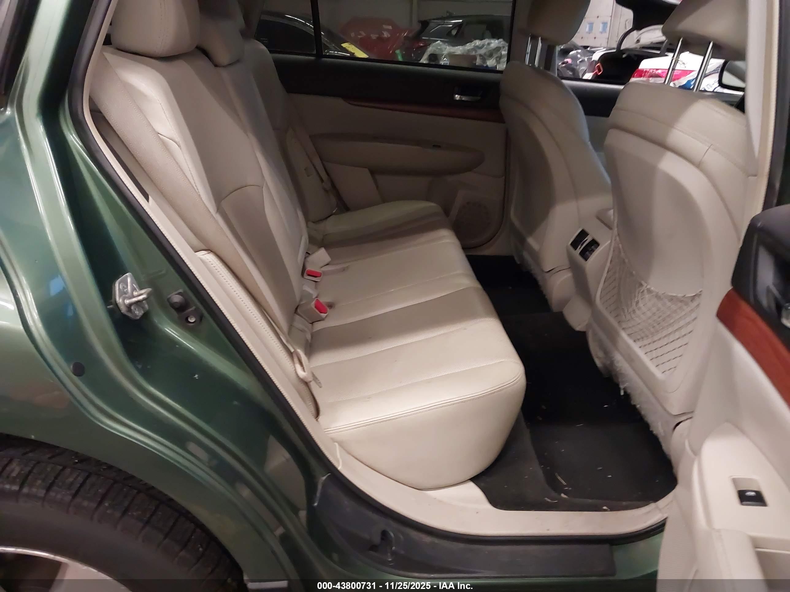 SUBARU OUTBACK image 8