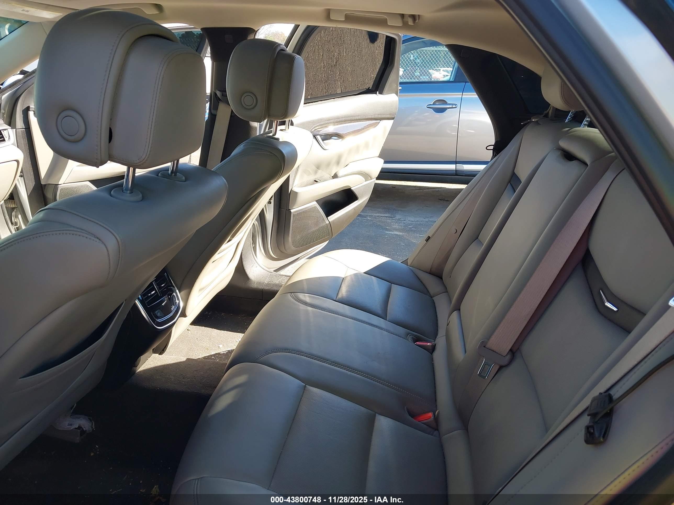 CADILLAC XTS image 8
