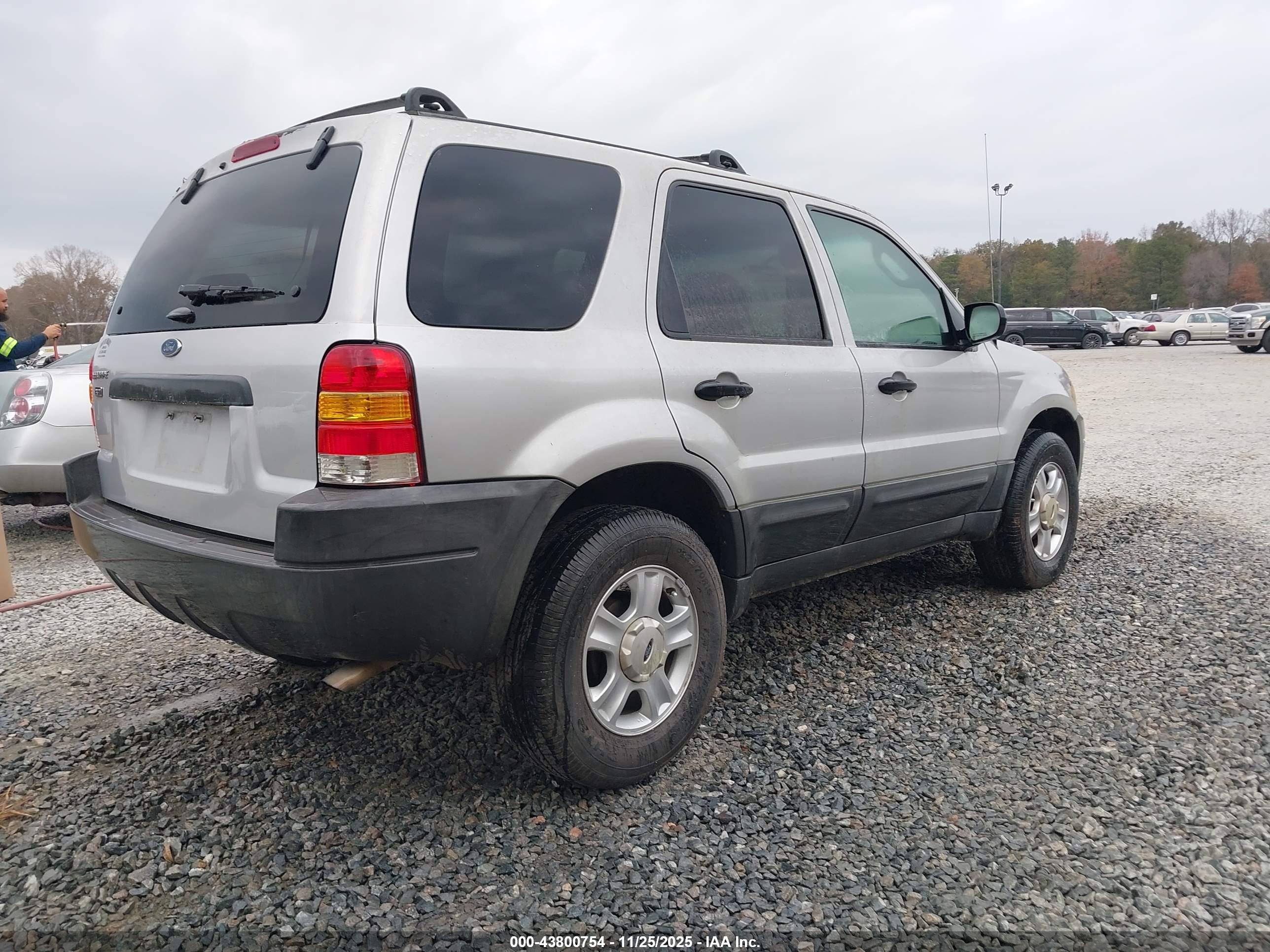 FORD ESCAPE image 4