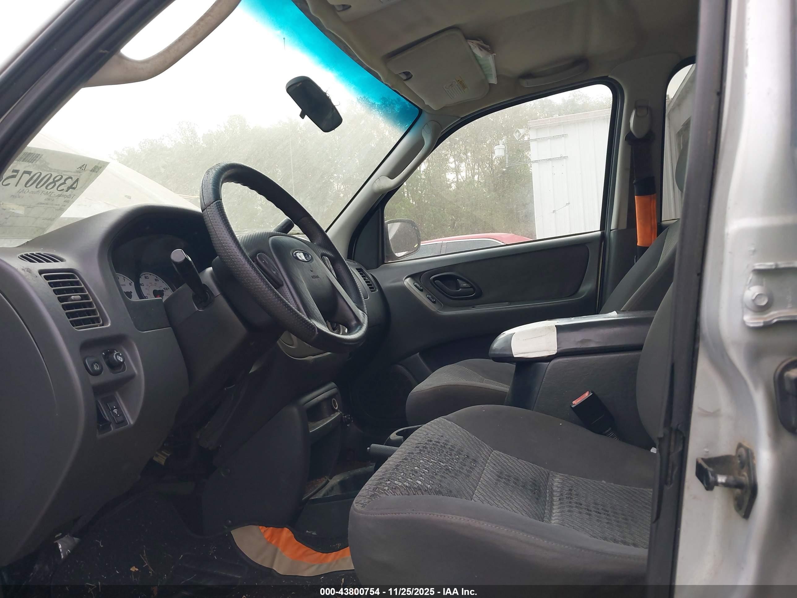 FORD ESCAPE image 5