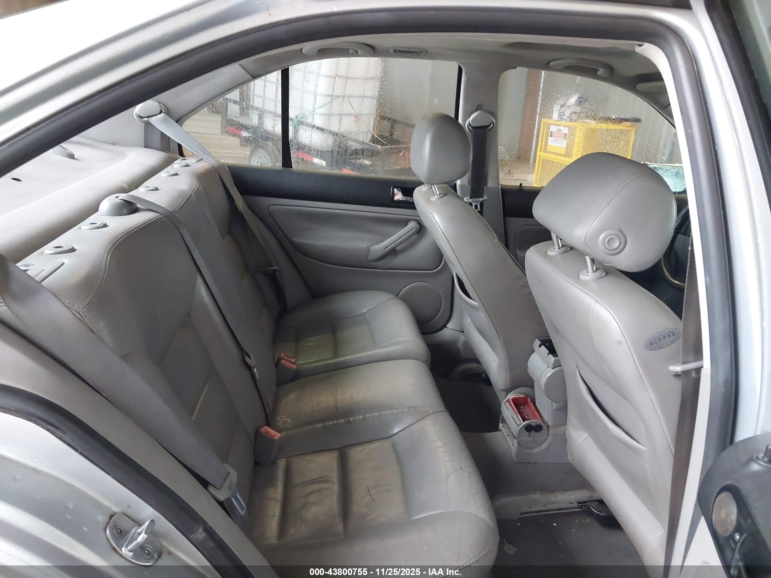 VOLKSWAGEN JETTA image 8