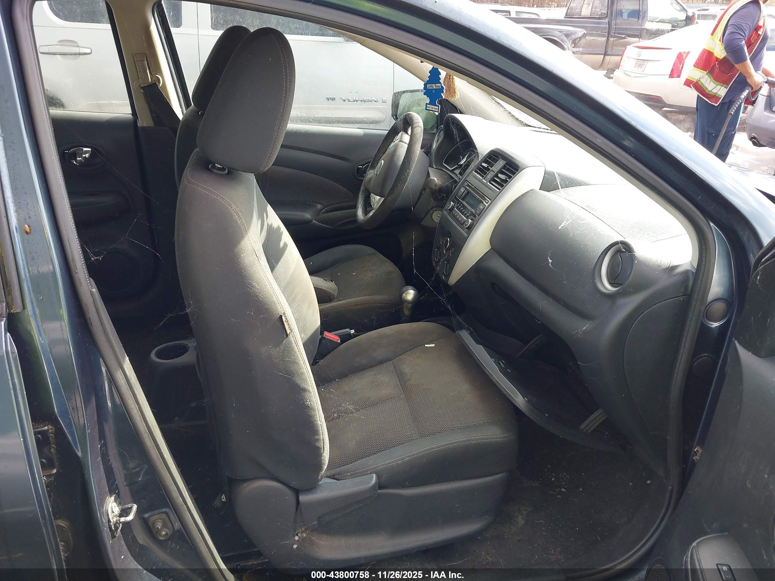 NISSAN VERSA image 5