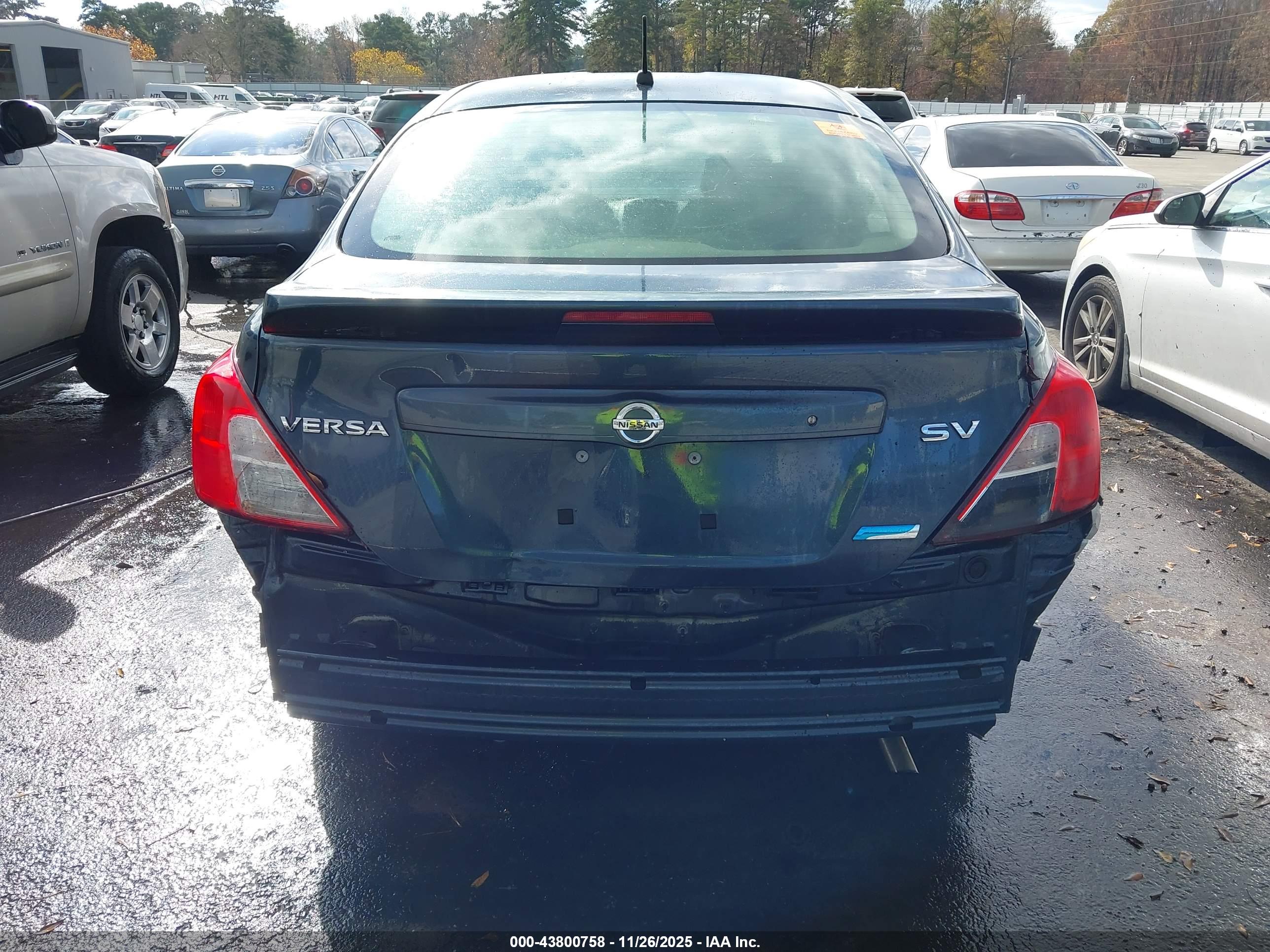 NISSAN VERSA image 6