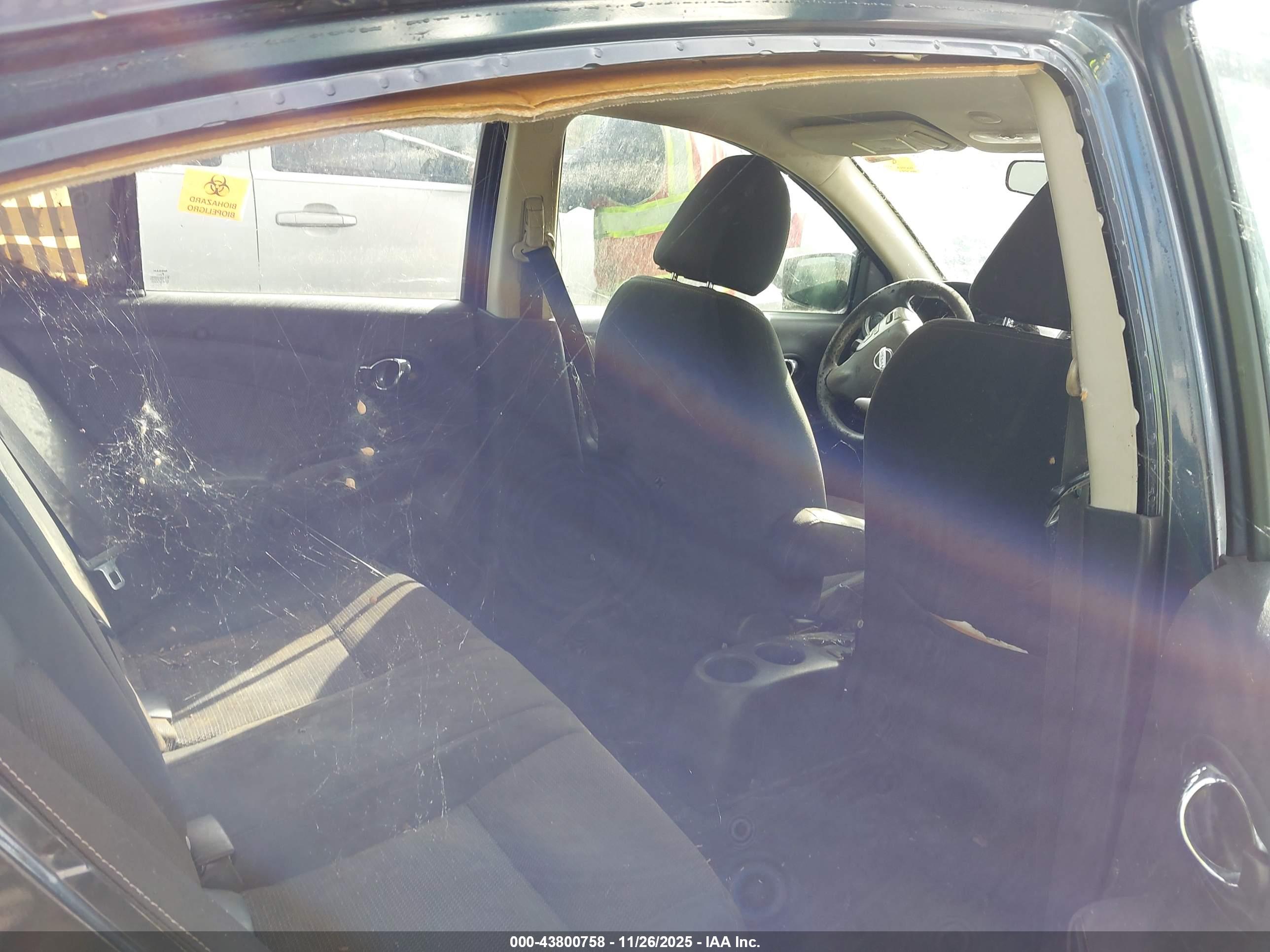 NISSAN VERSA image 8