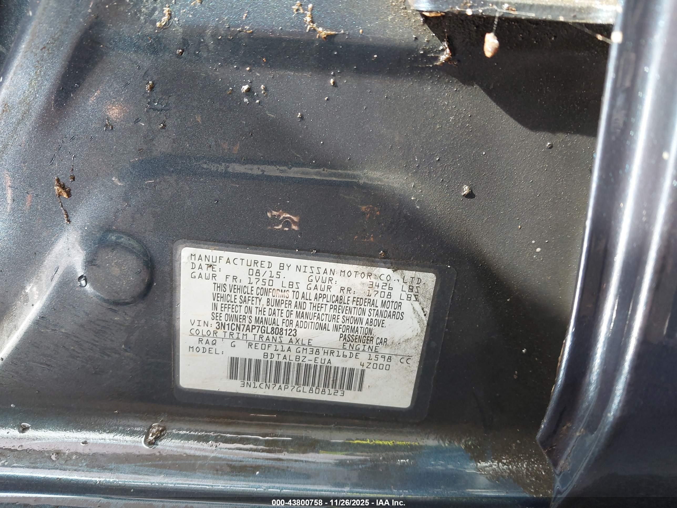 NISSAN VERSA image 9