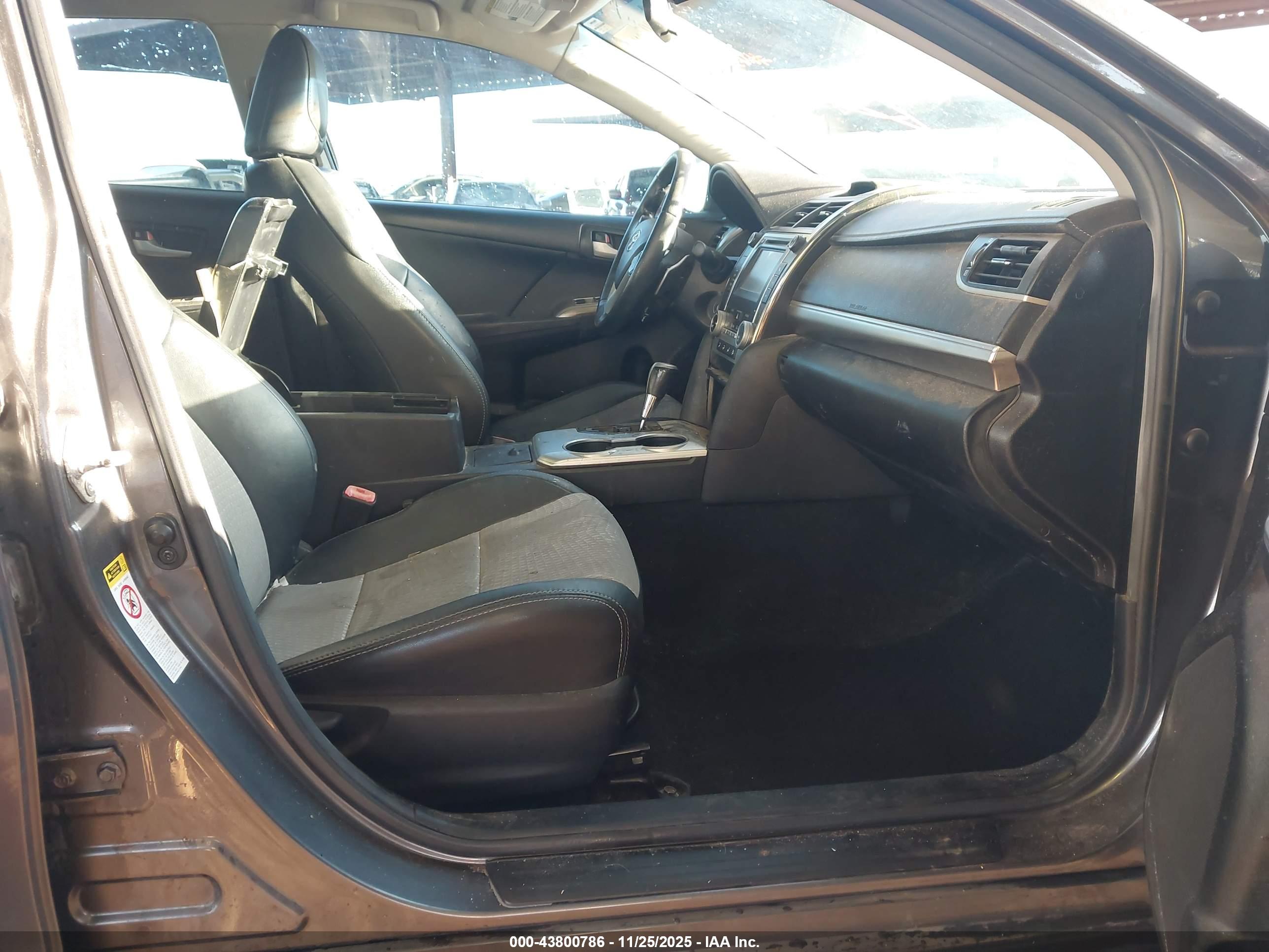 TOYOTA CAMRY image 5
