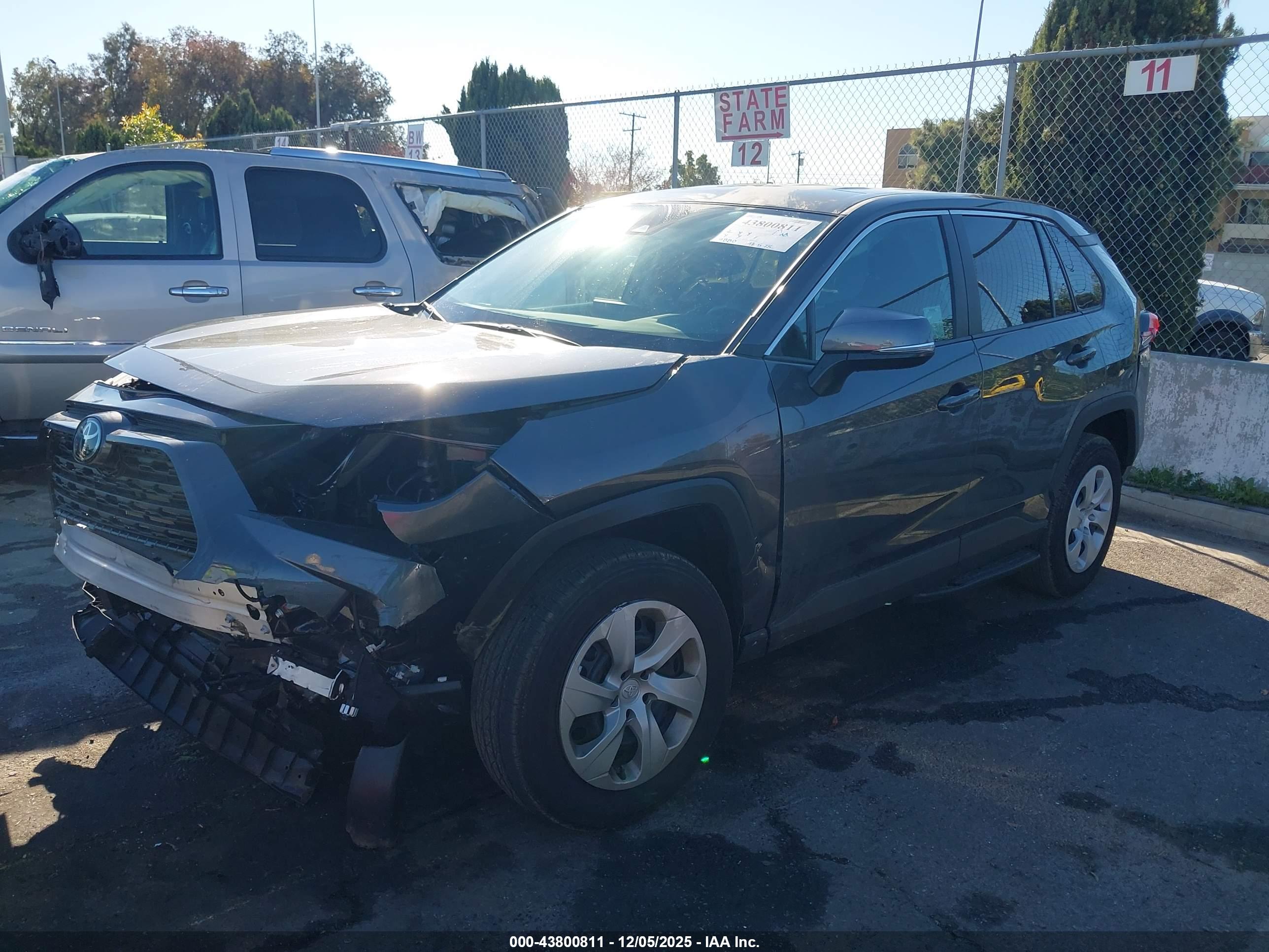 TOYOTA RAV4 image 2