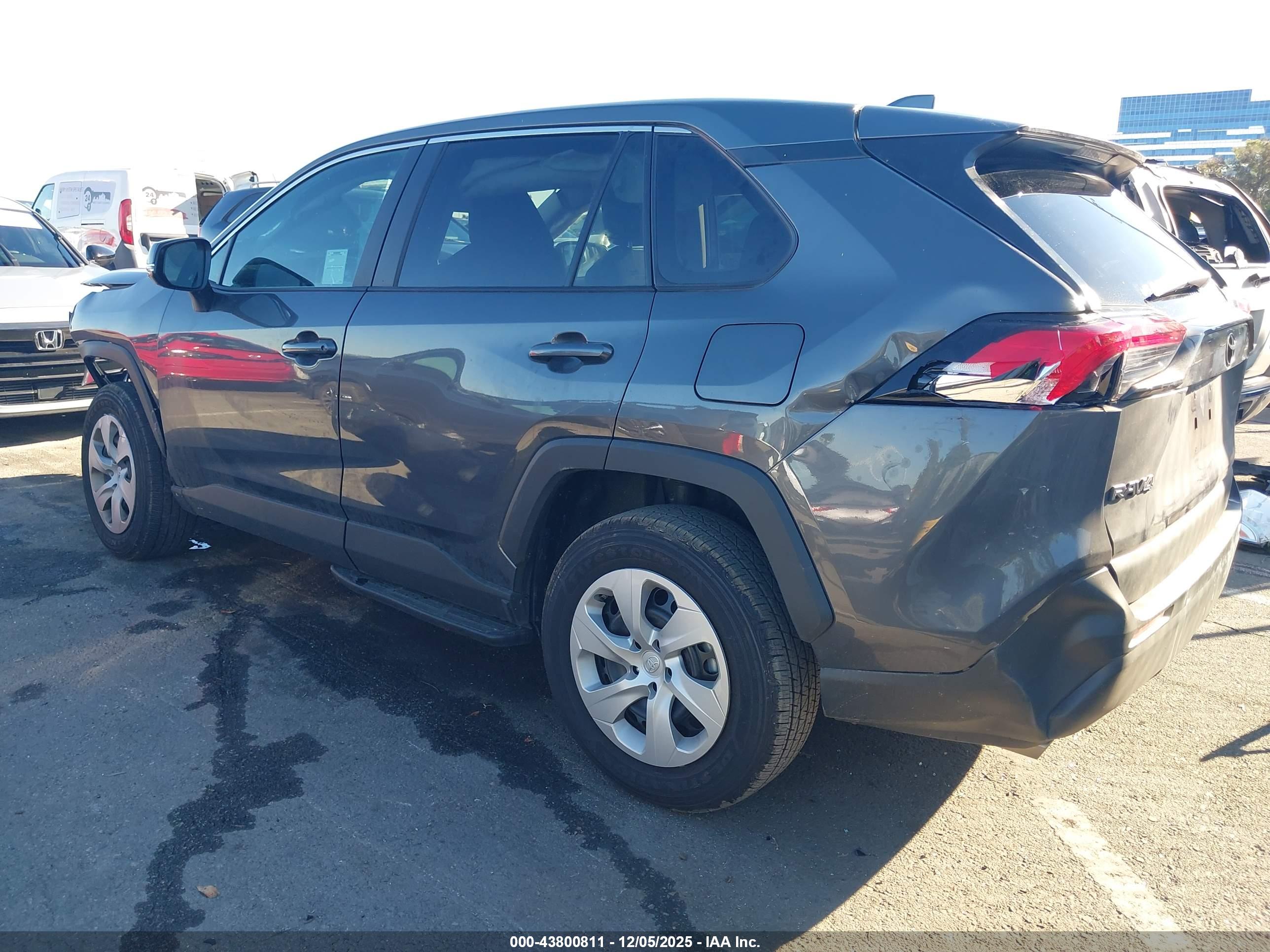 TOYOTA RAV4 image 3