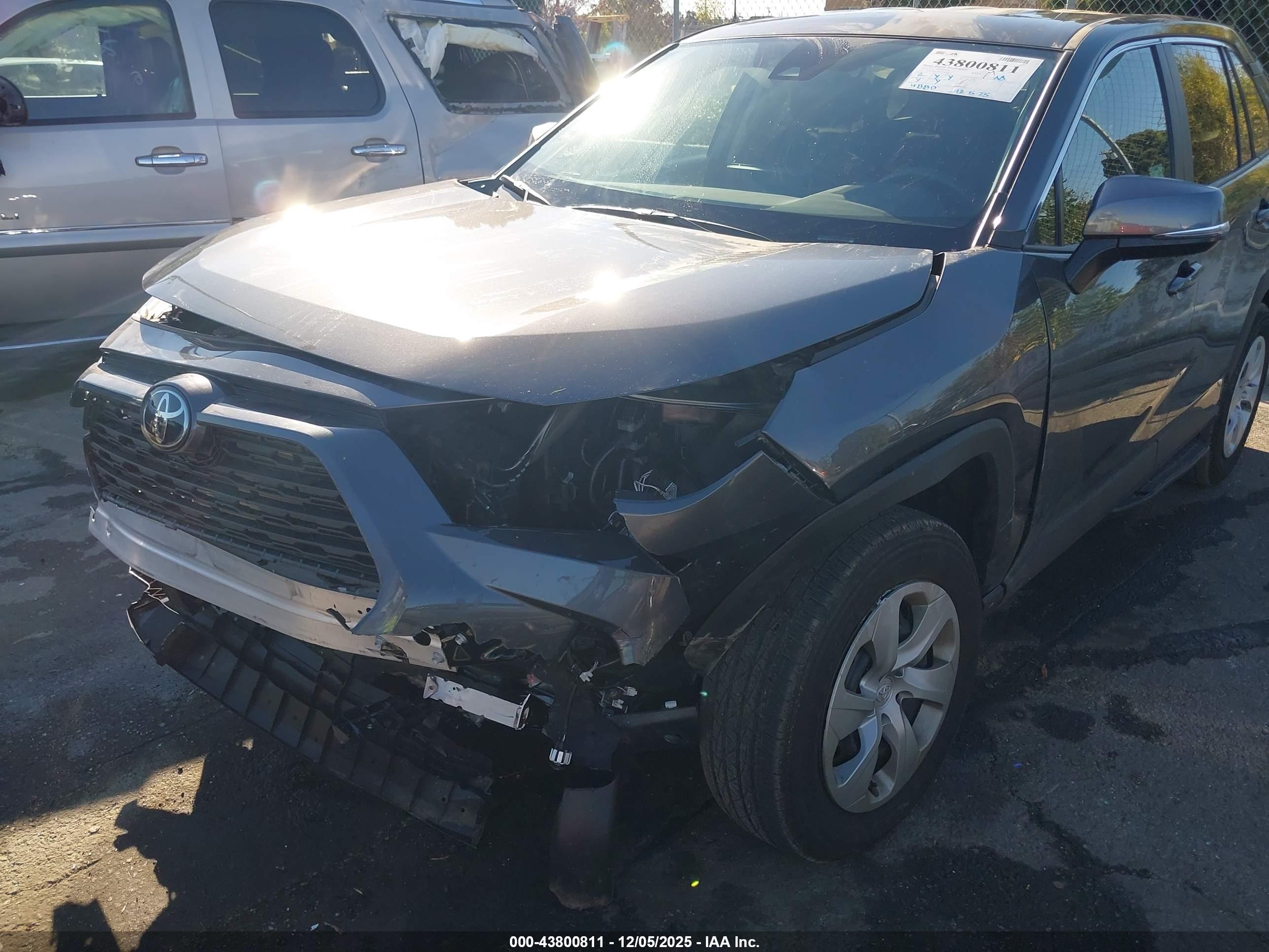 TOYOTA RAV4 image 6