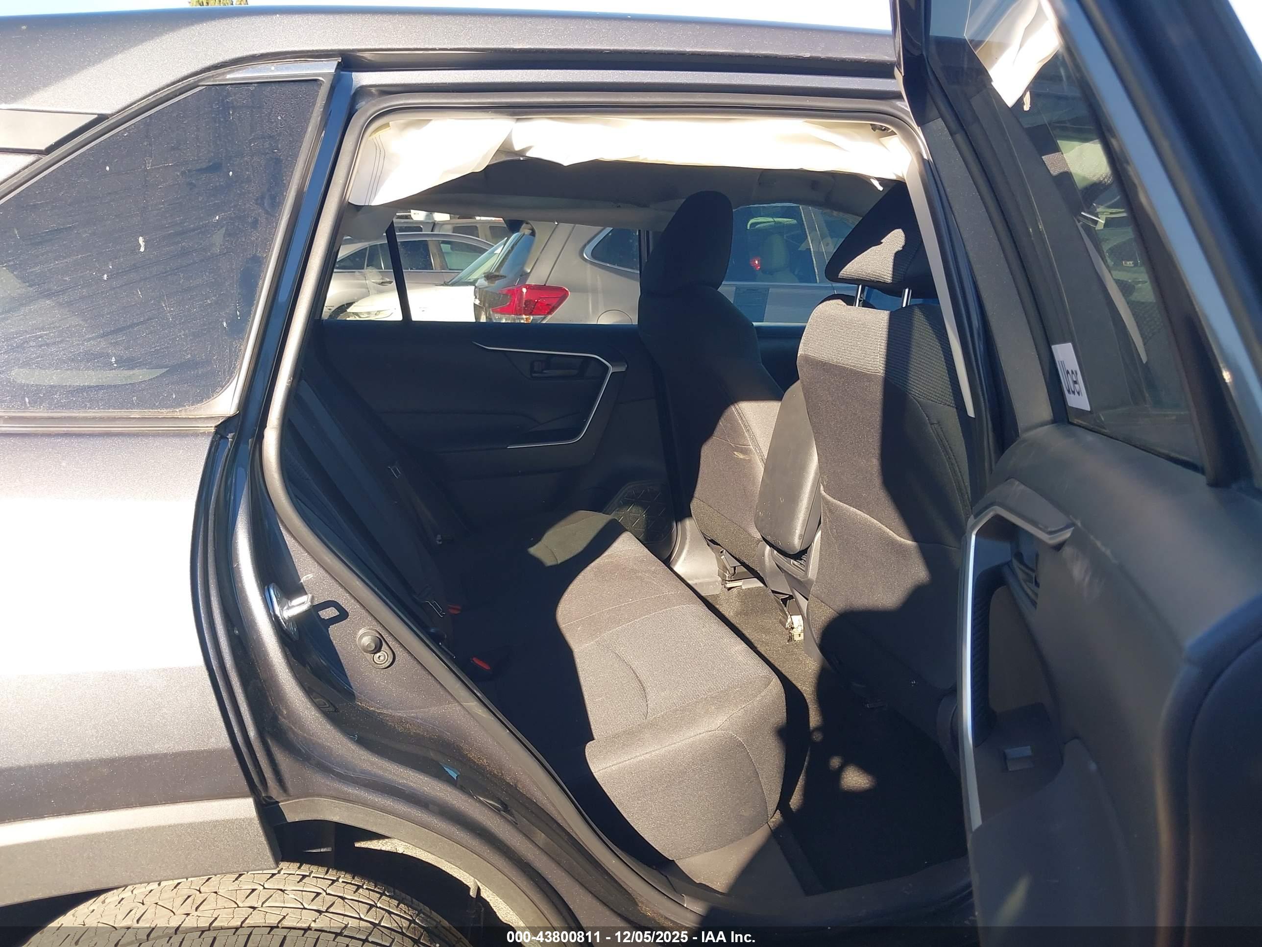 TOYOTA RAV4 image 8