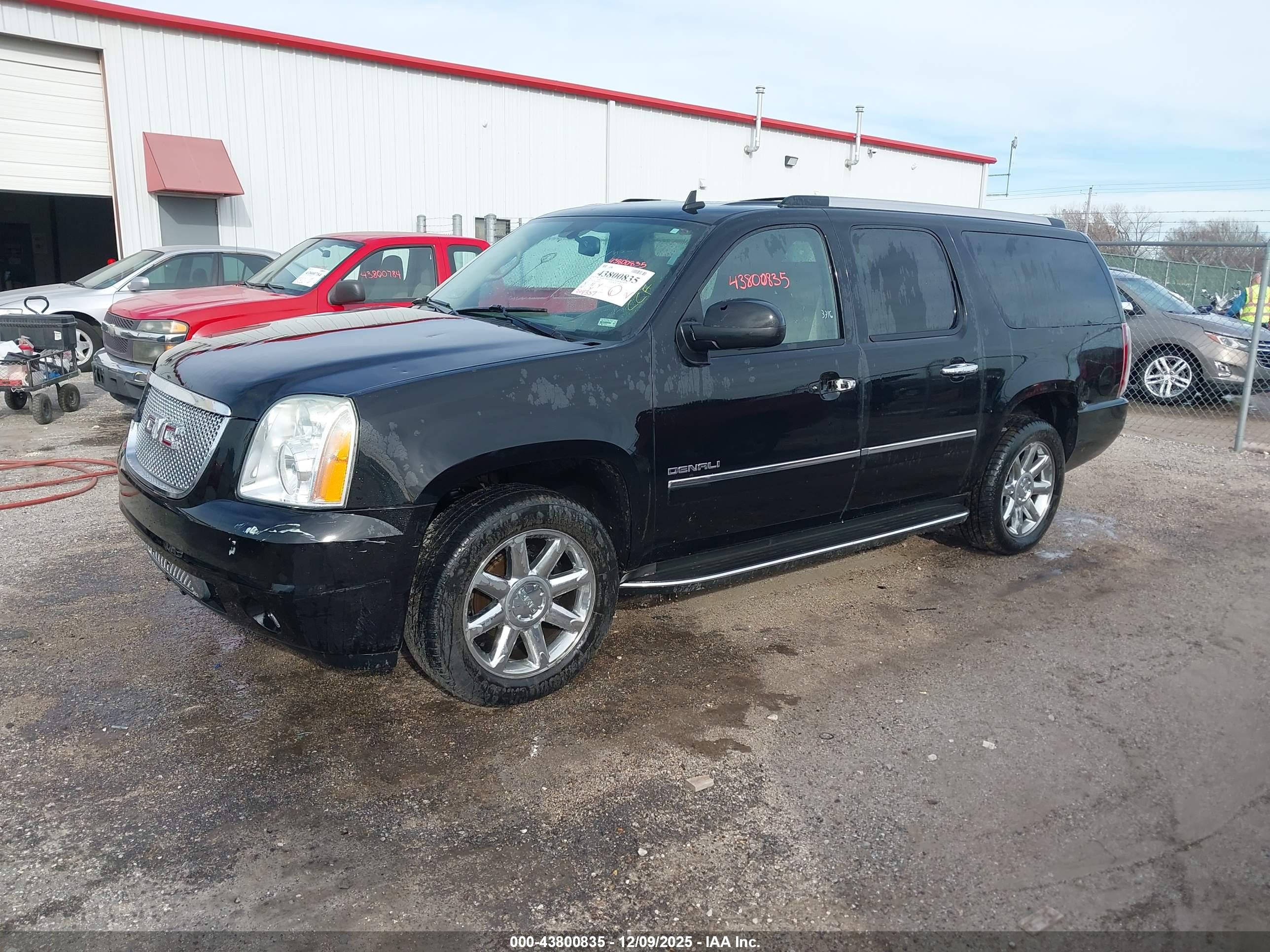 GMC YUKON image 2
