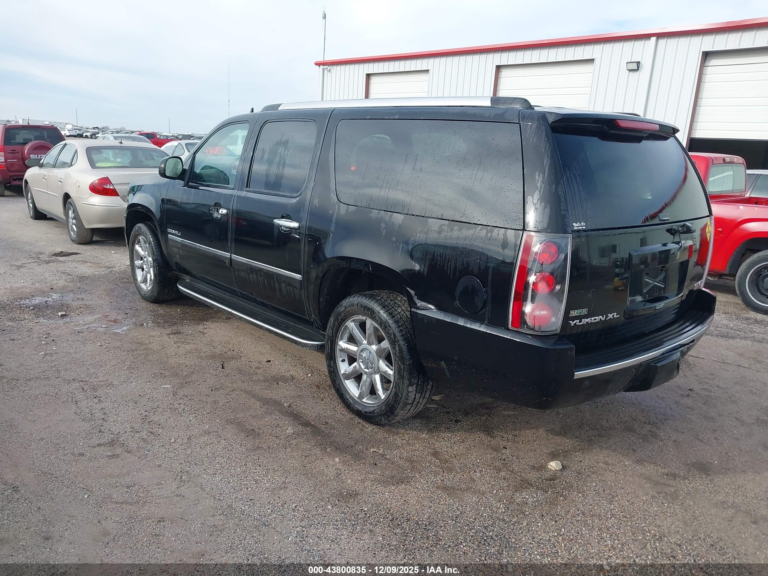 GMC YUKON image 3