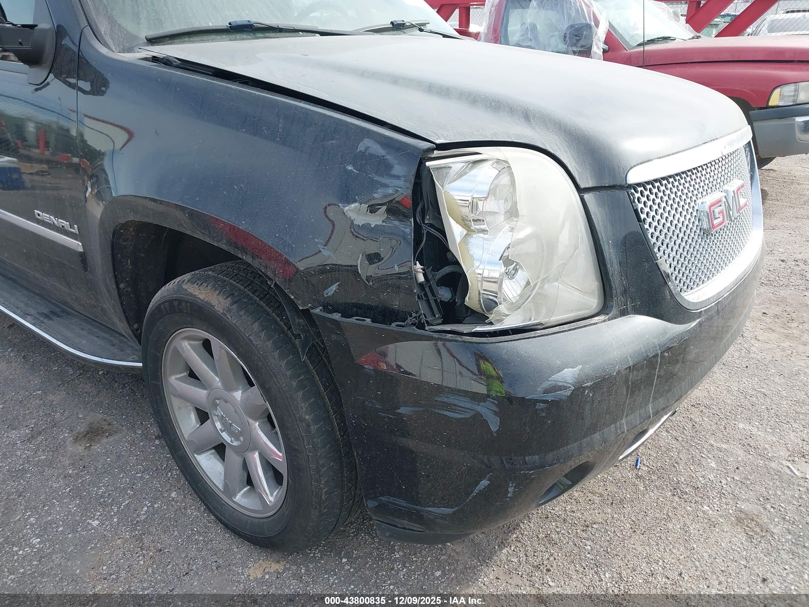 GMC YUKON image 6