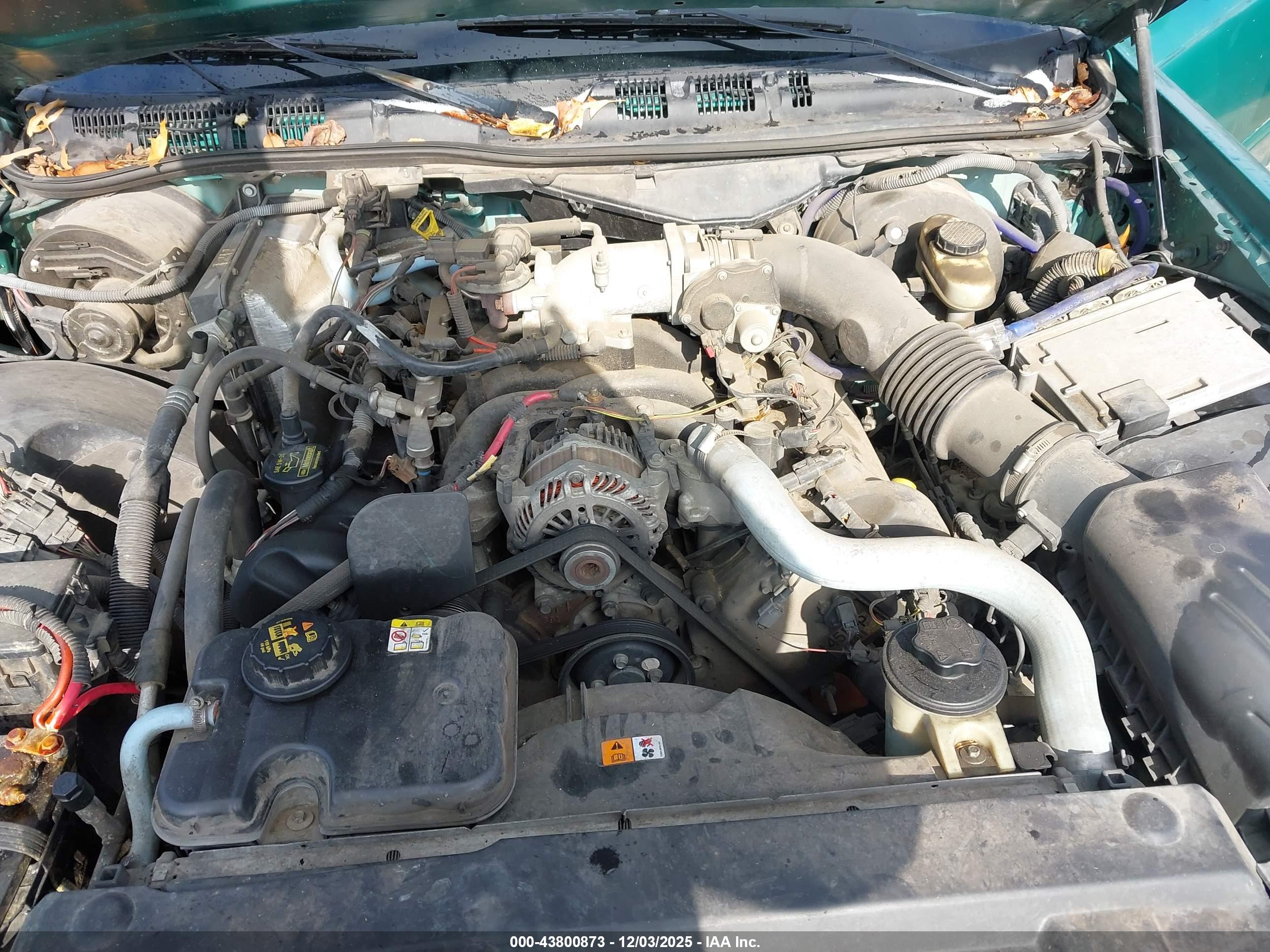 FORD CROWN image 10