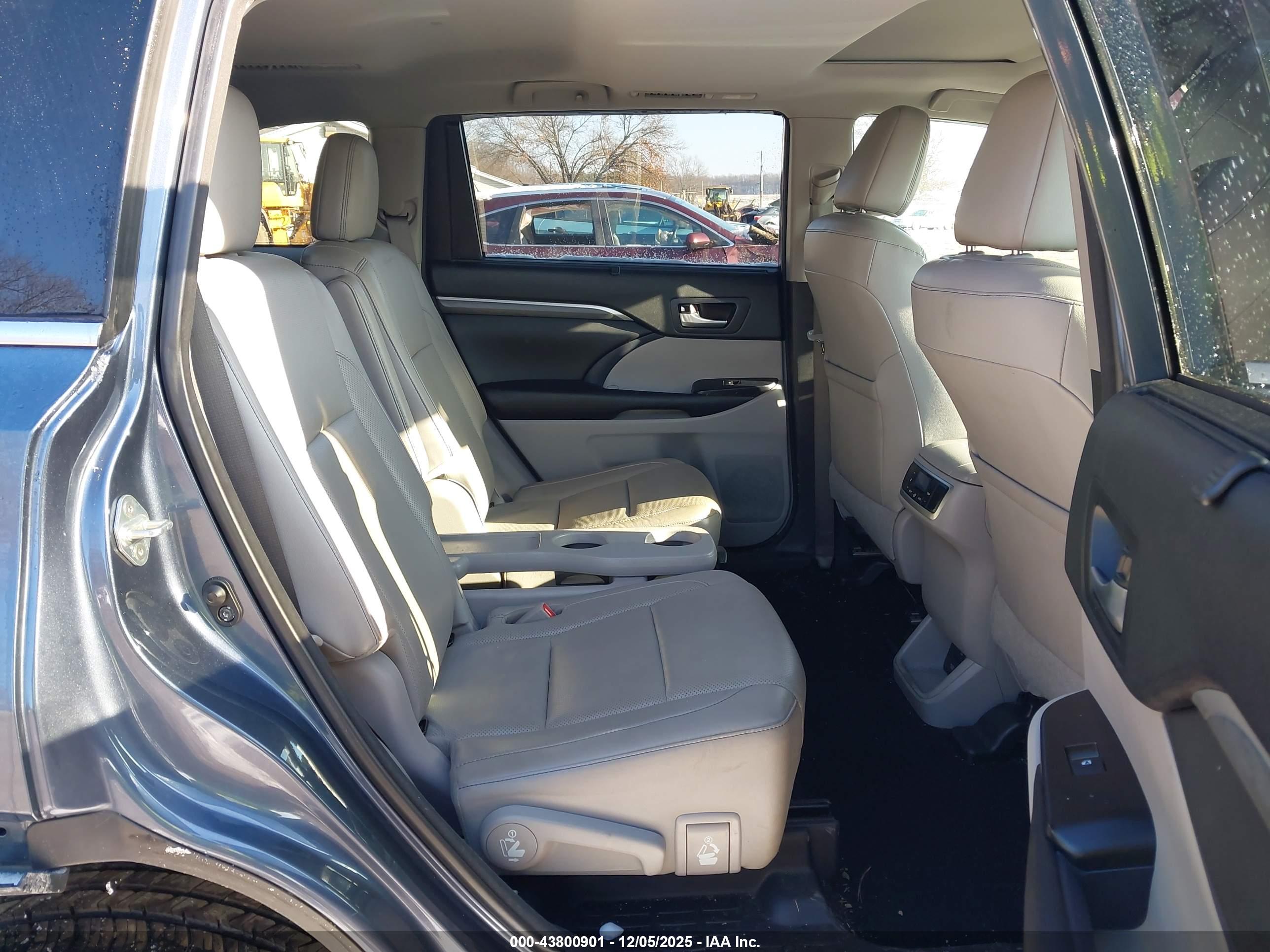 TOYOTA HIGHLANDER image 8