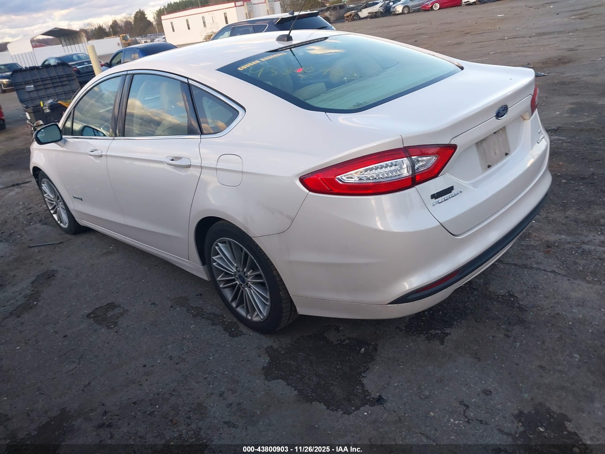FORD FUSION image 3