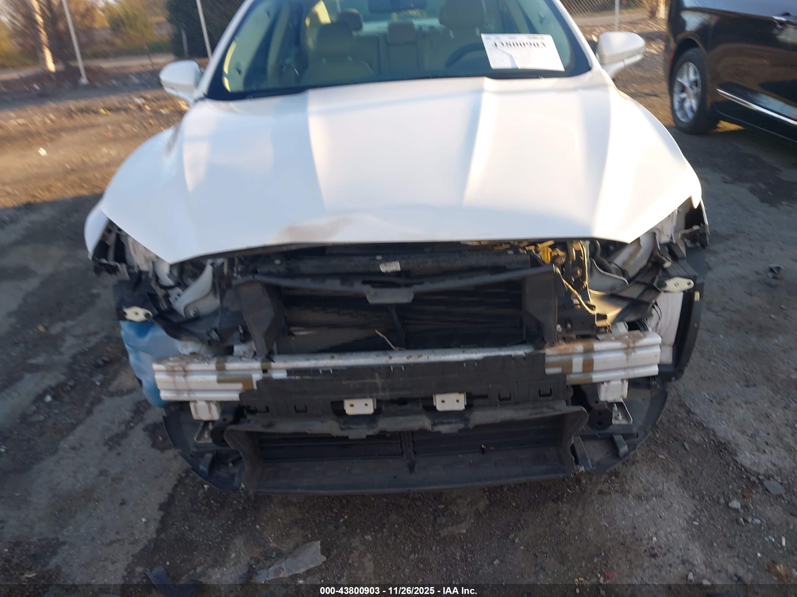 FORD FUSION image 6
