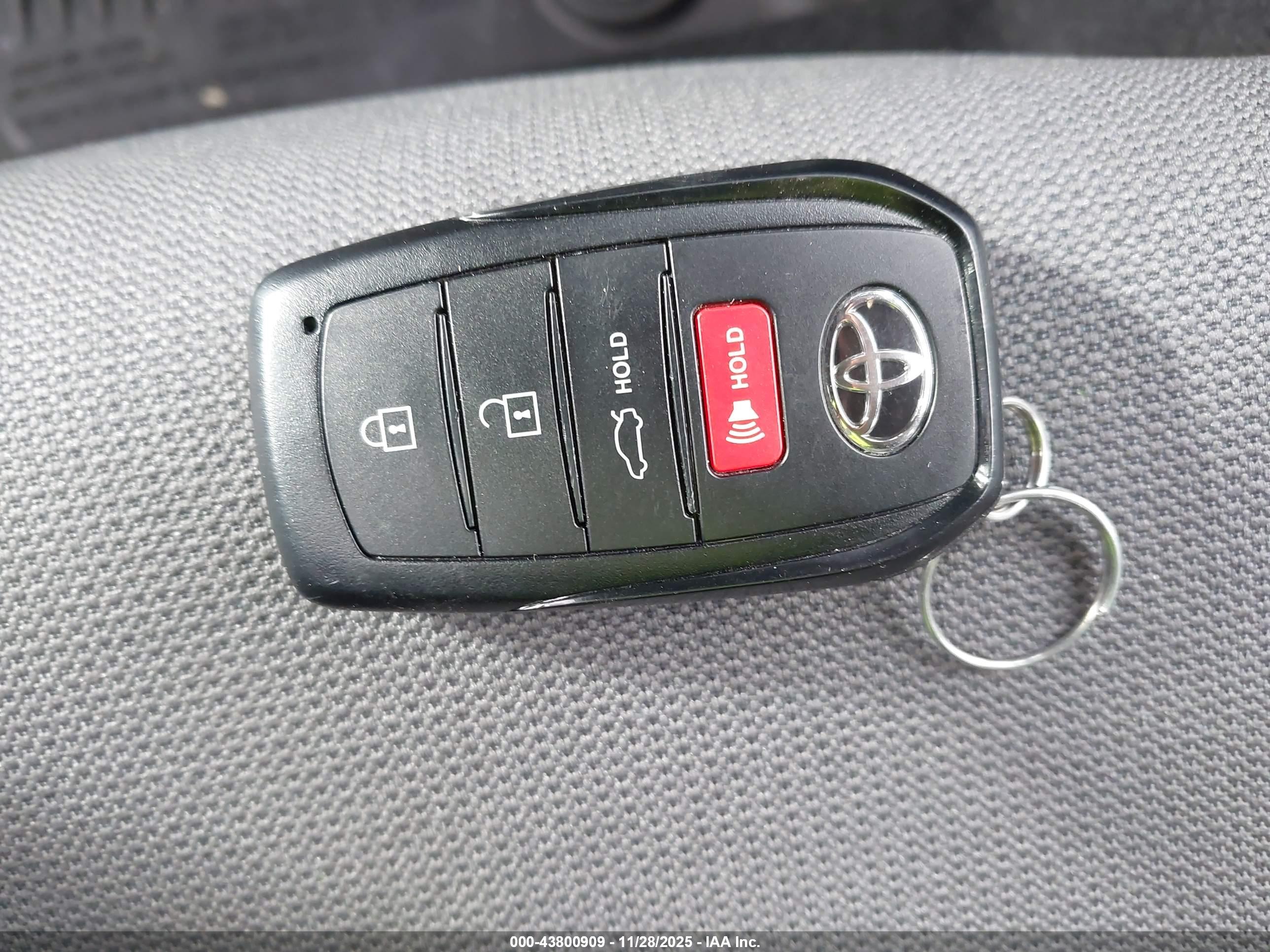 TOYOTA COROLLA image 11