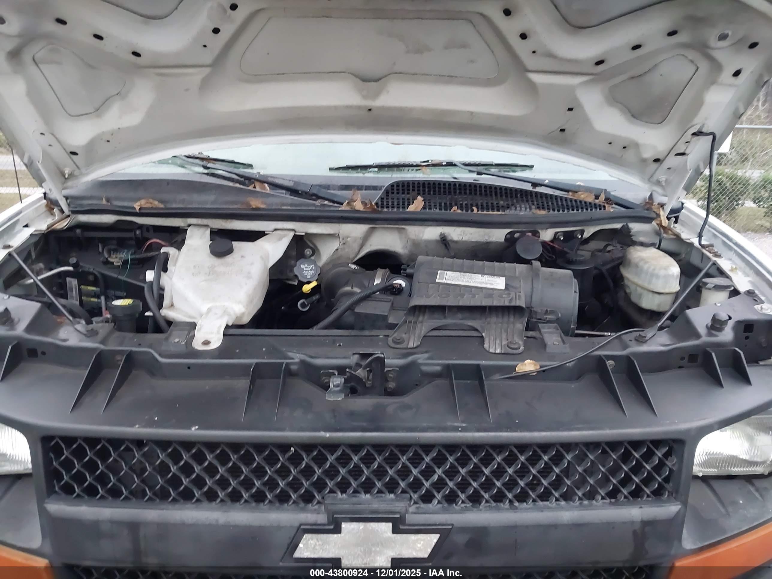 CHEVROLET EXPRESS image 10