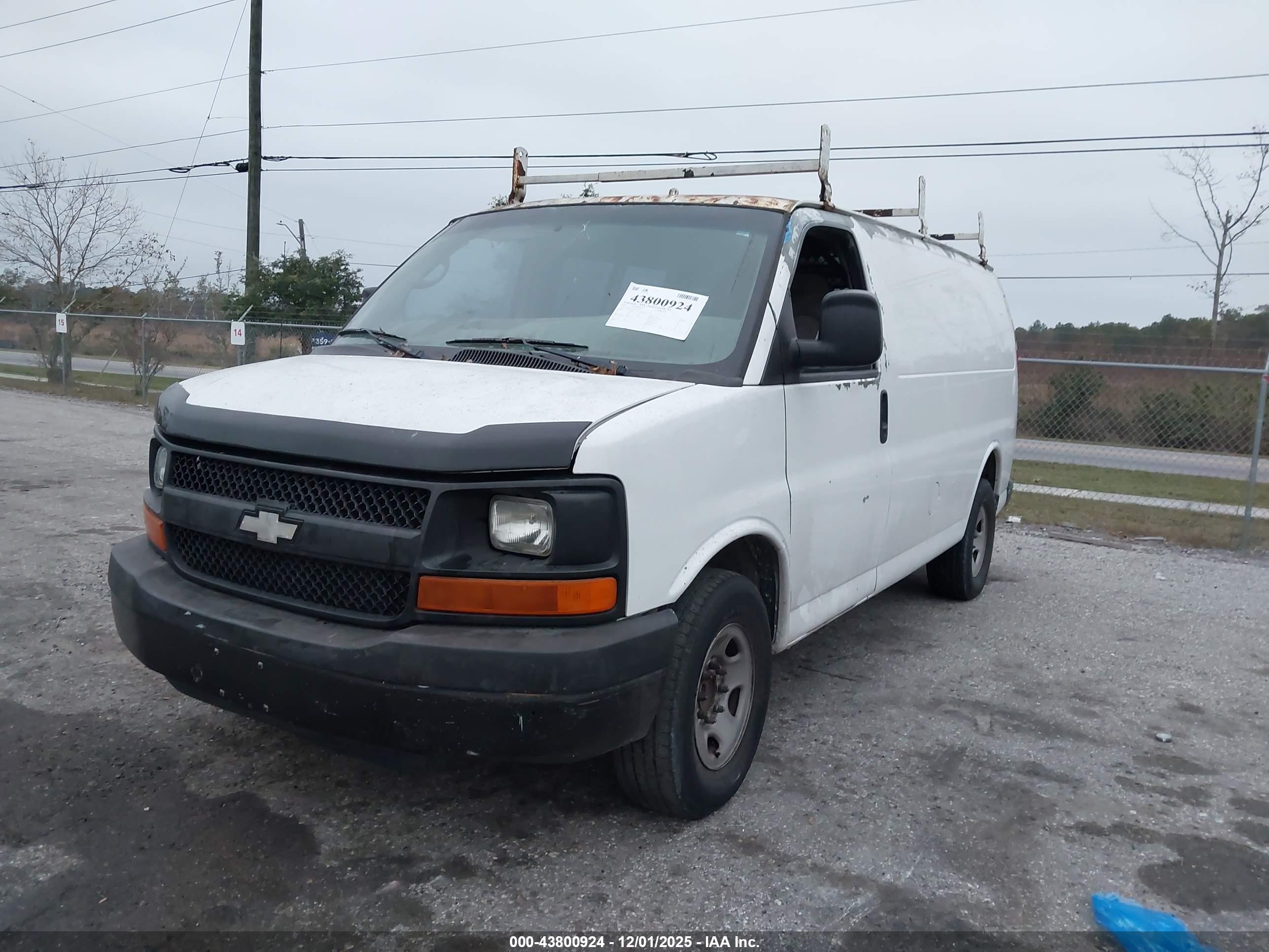 CHEVROLET EXPRESS image 2