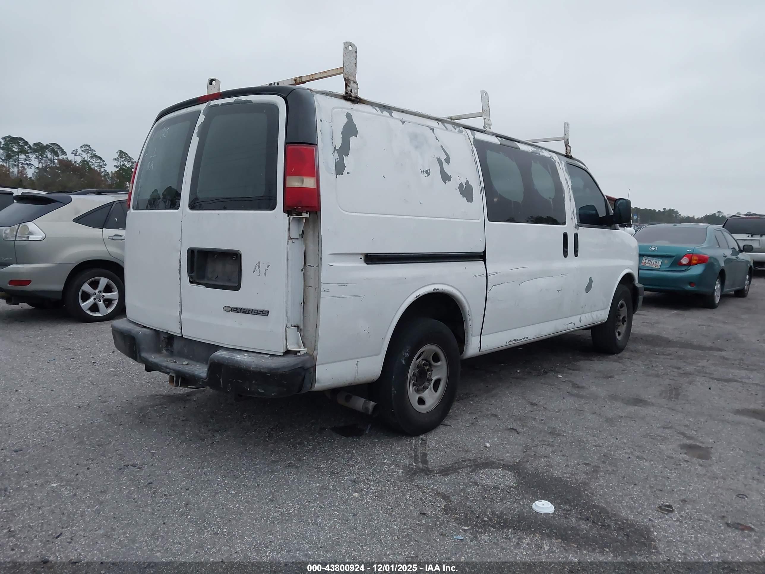 CHEVROLET EXPRESS image 4
