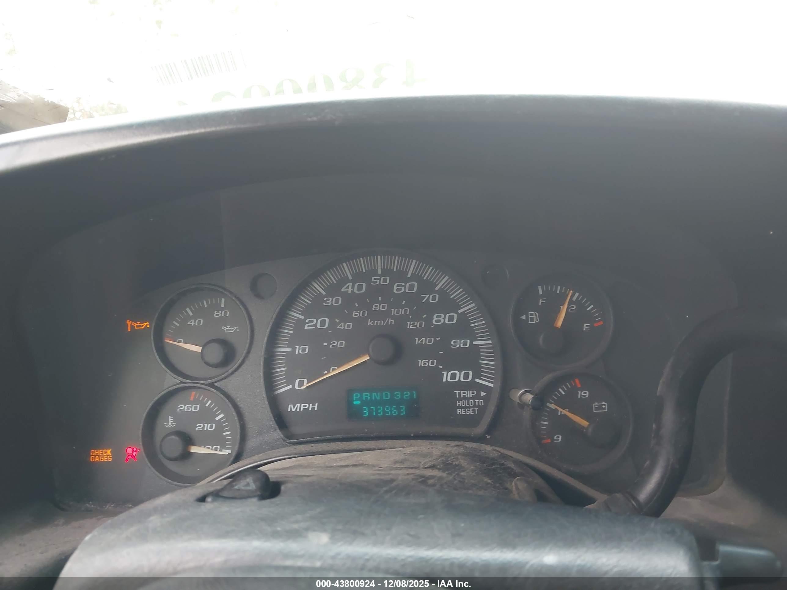 CHEVROLET EXPRESS image 7