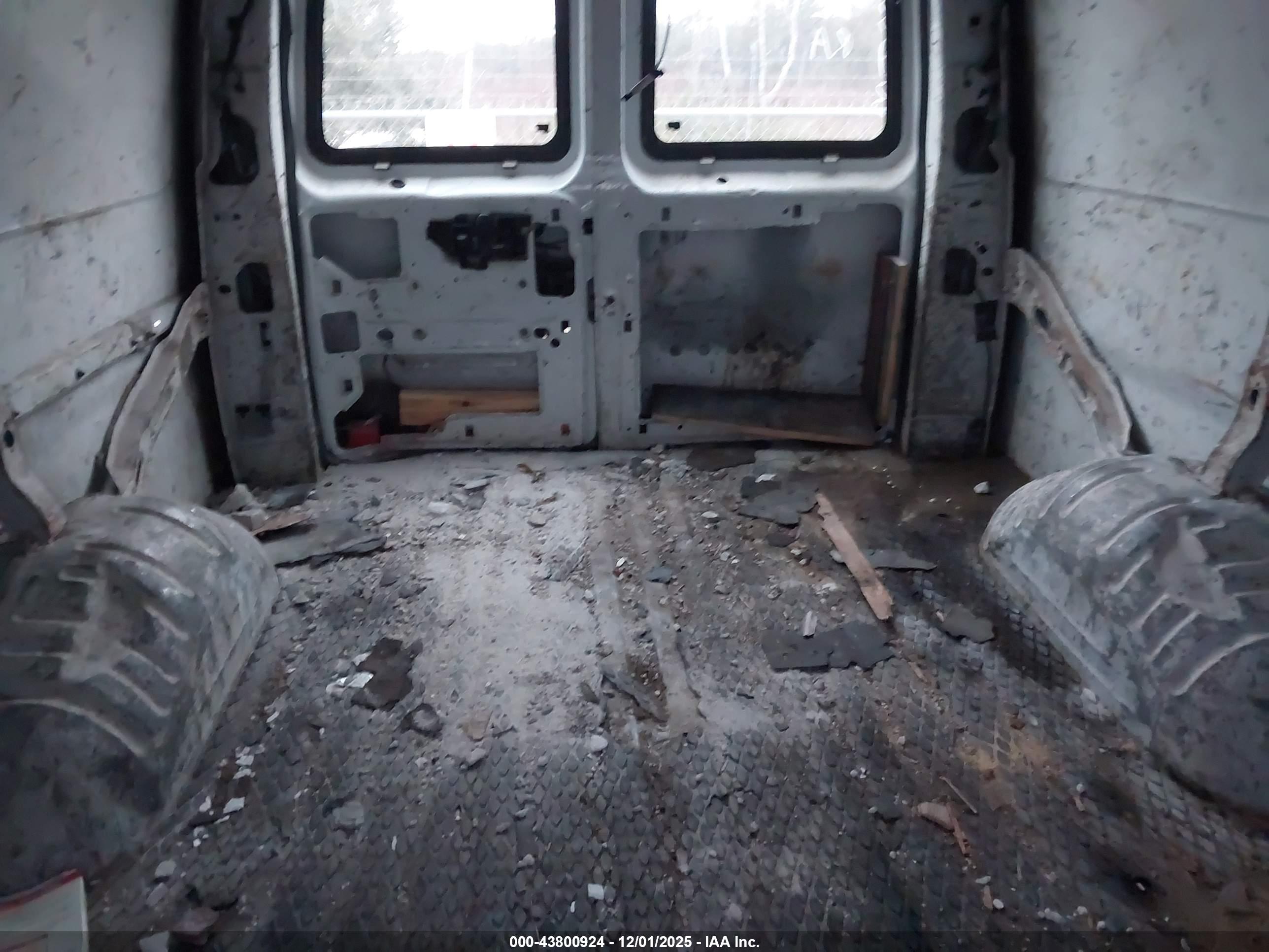 CHEVROLET EXPRESS image 8