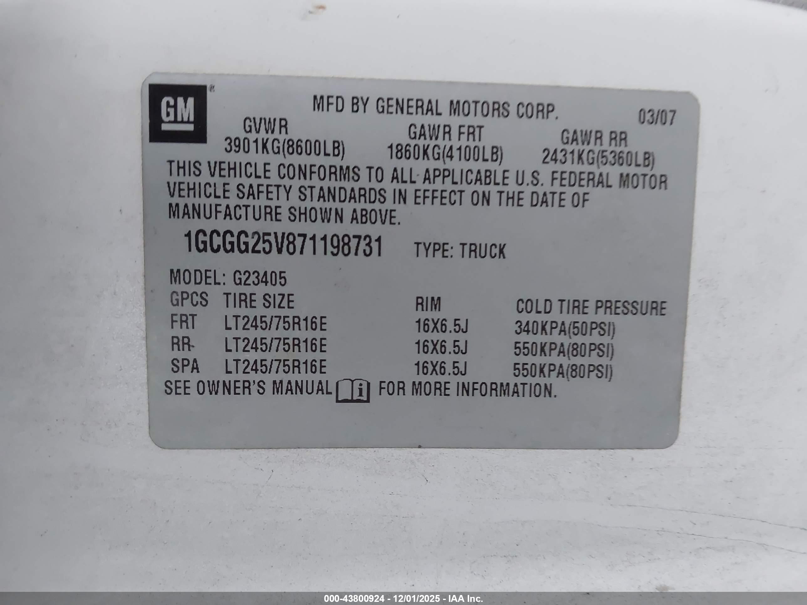 CHEVROLET EXPRESS image 9