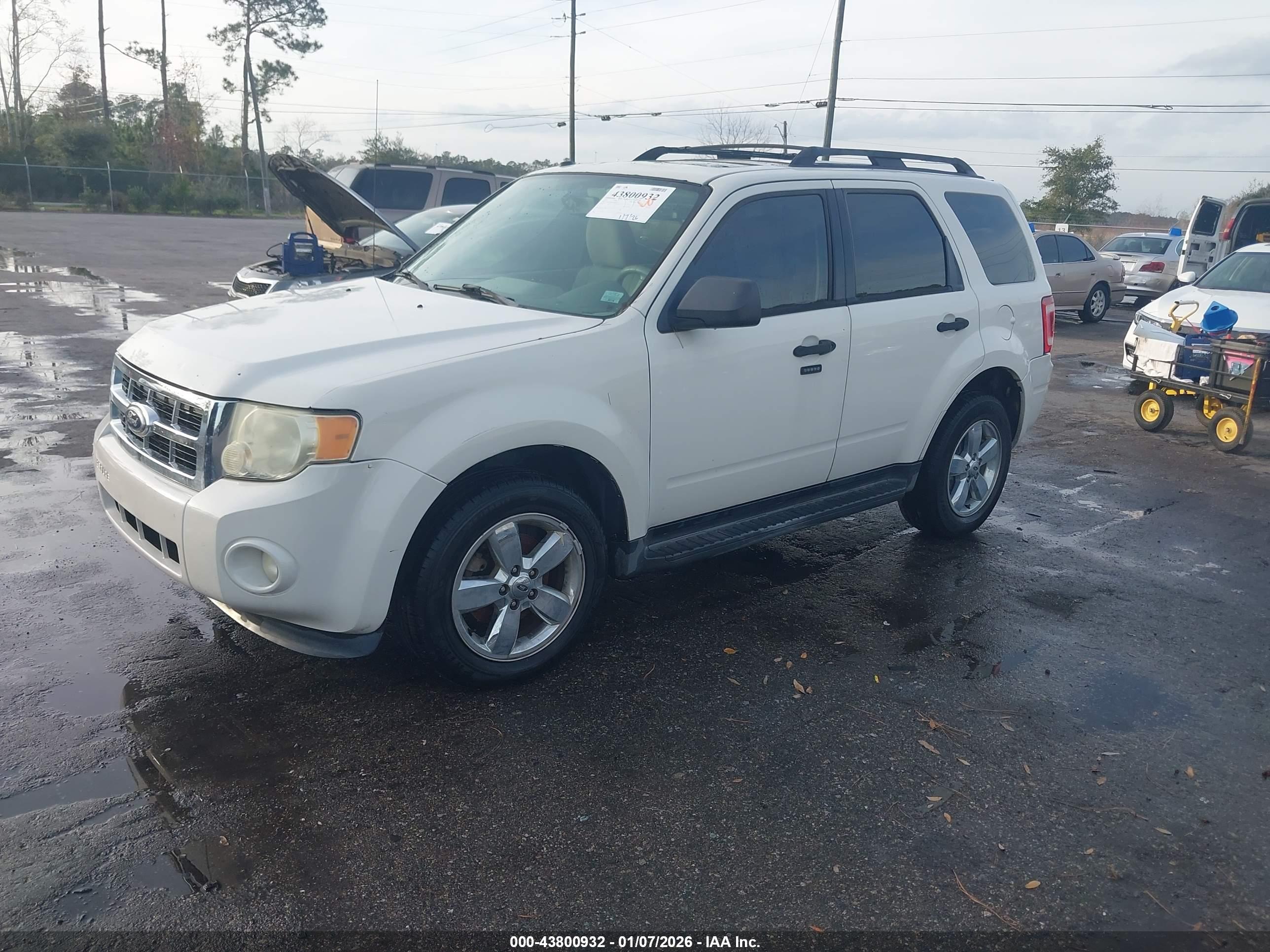 FORD ESCAPE image 2