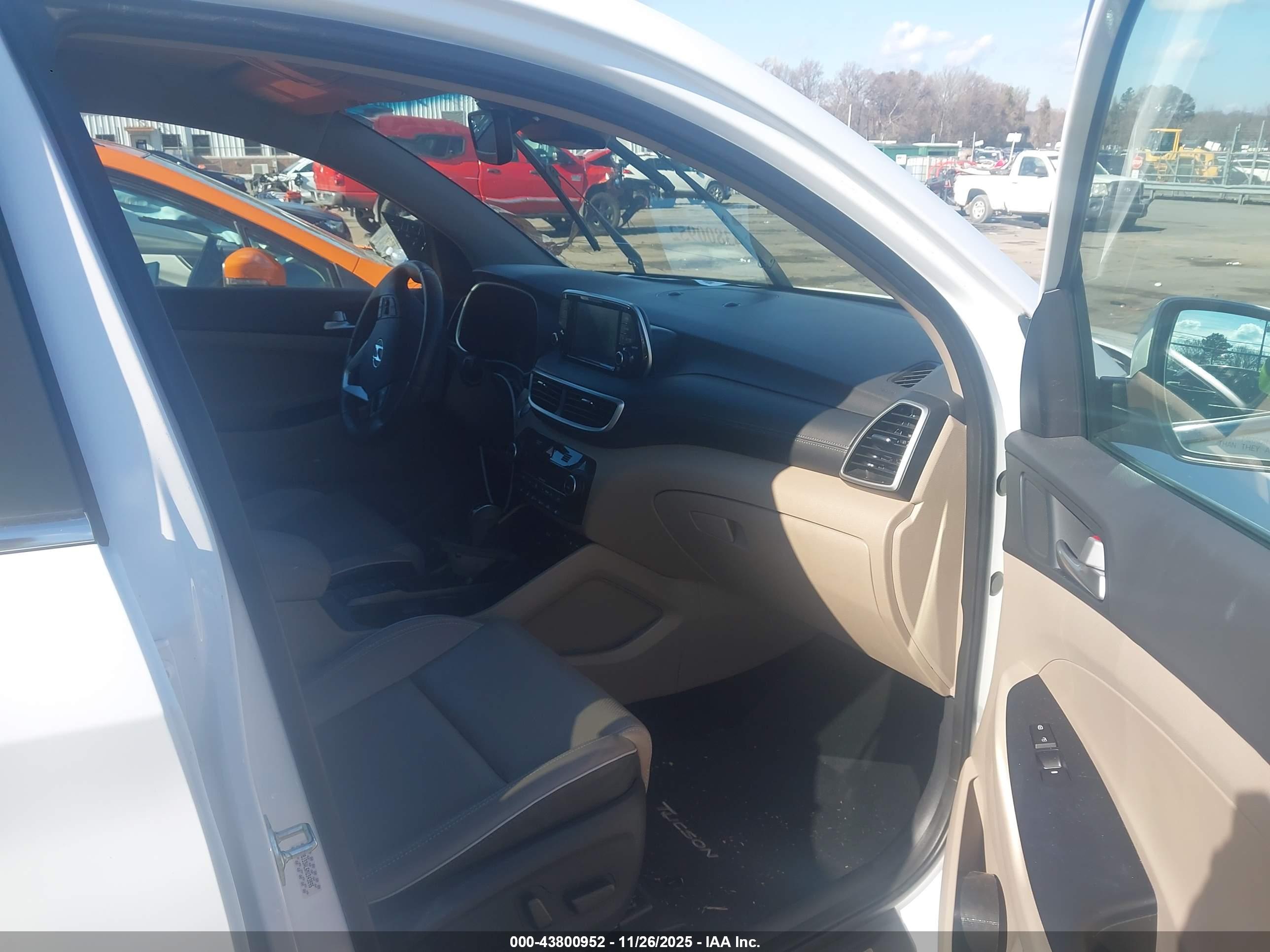 HYUNDAI TUCSON image 5