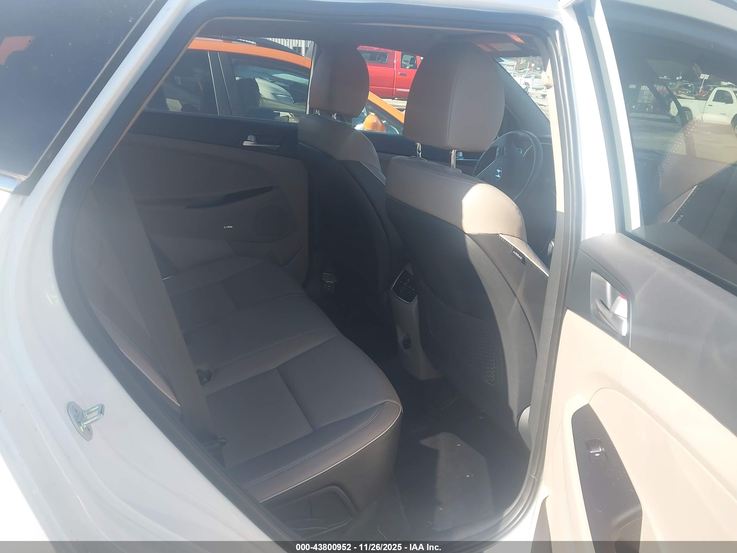 HYUNDAI TUCSON image 8