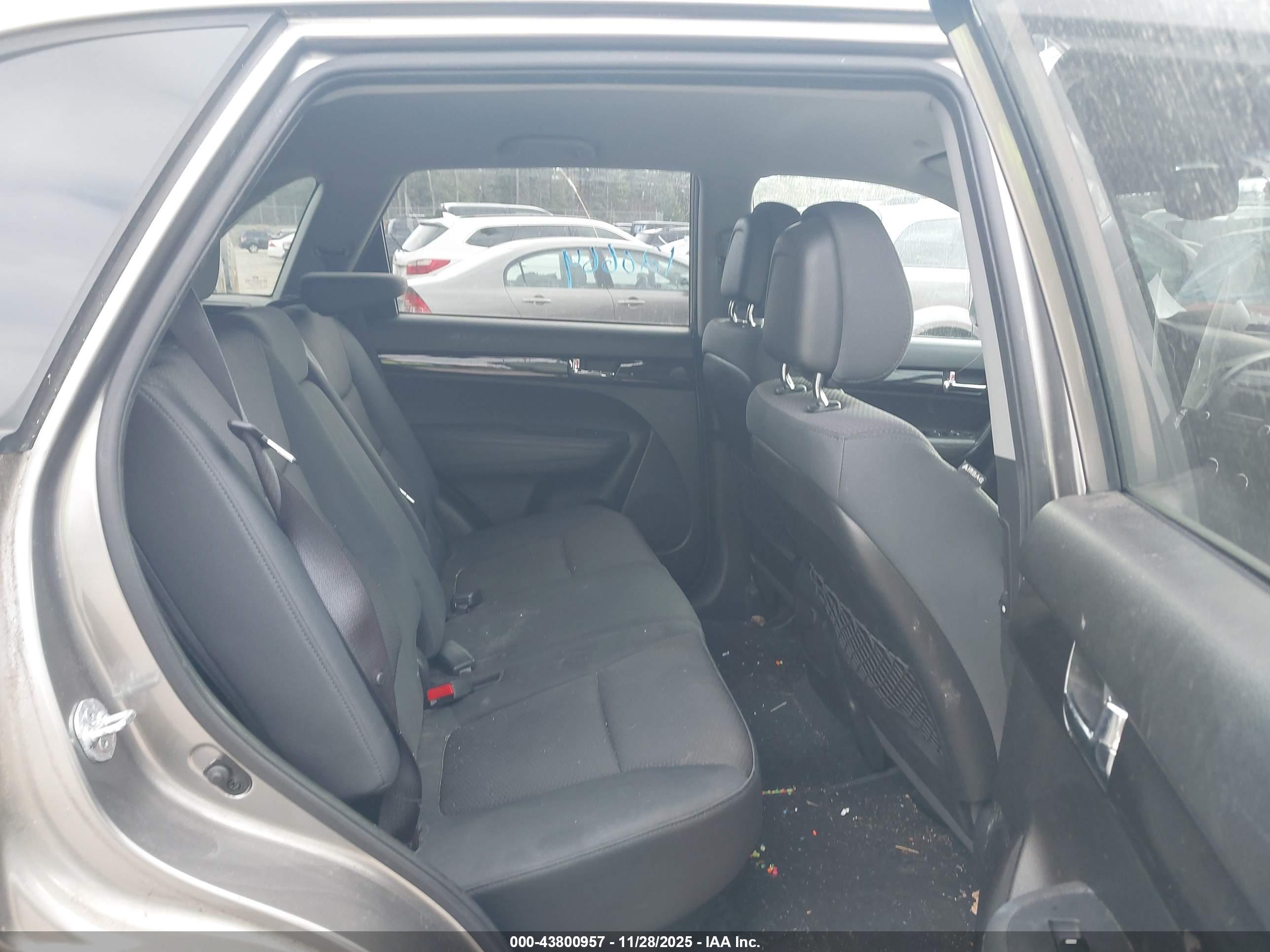 KIA SORENTO image 8