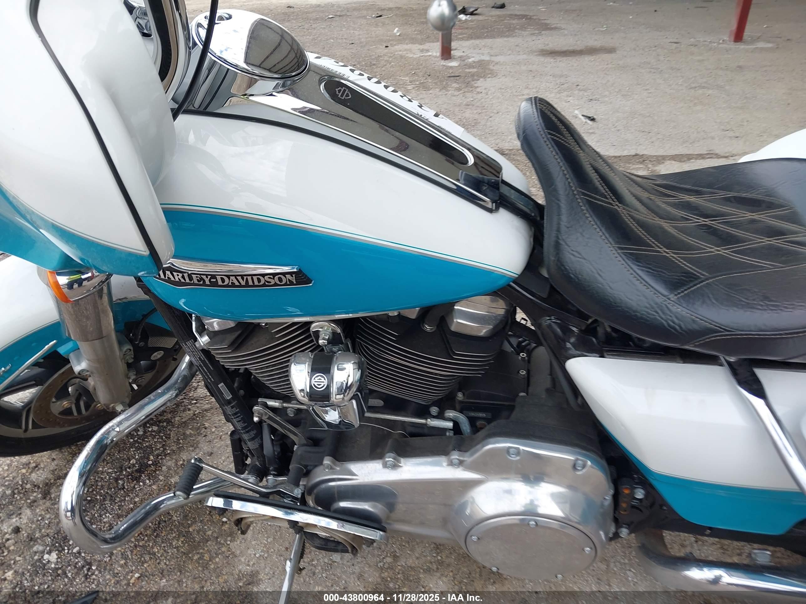HARLEY-DAVIDSON FLHT image 9