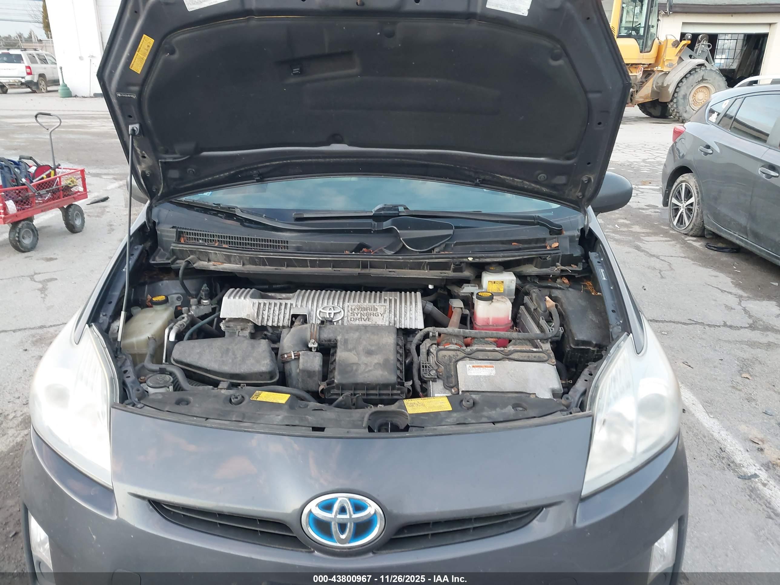 TOYOTA PRIUS image 10