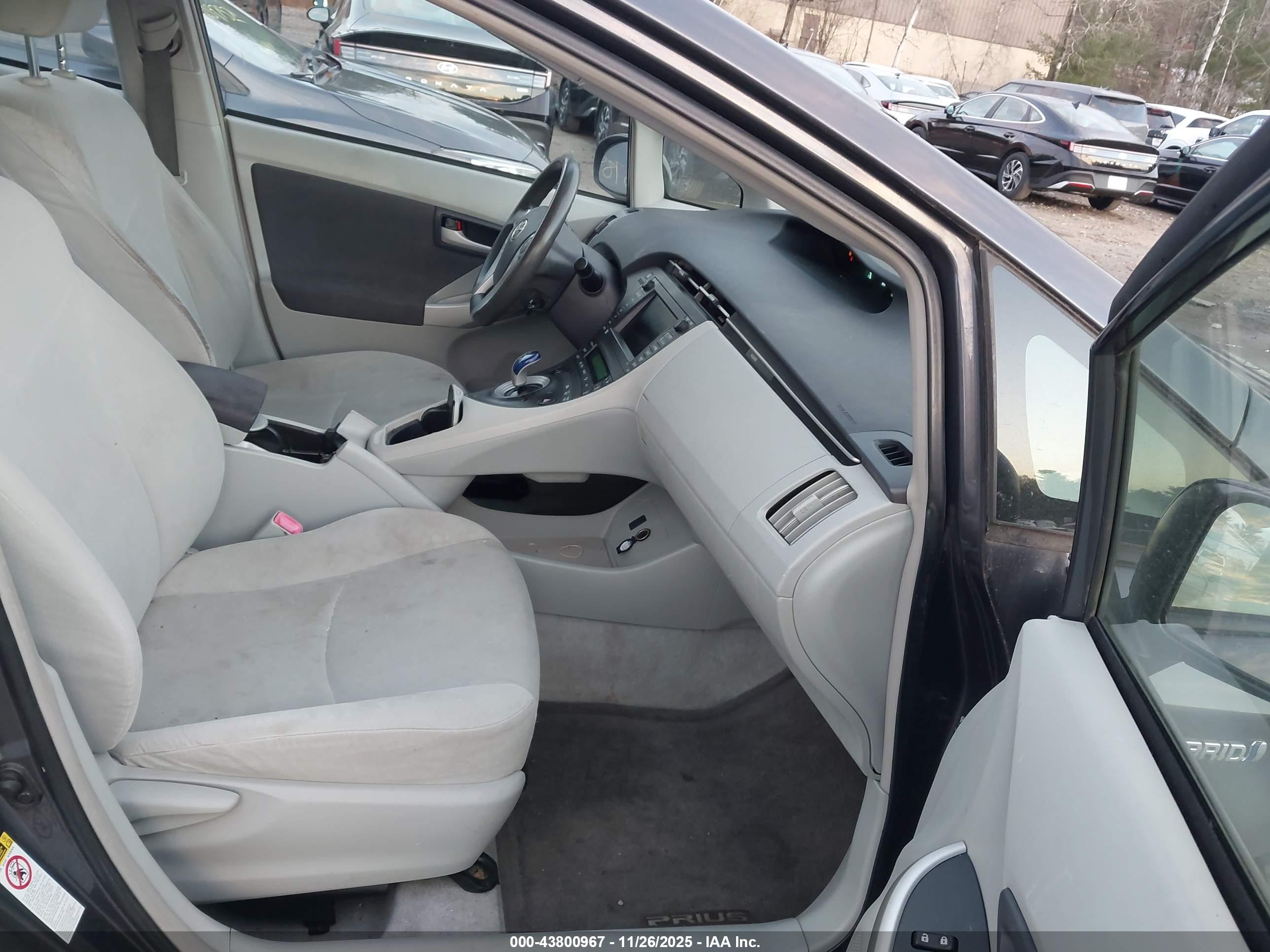 TOYOTA PRIUS image 5