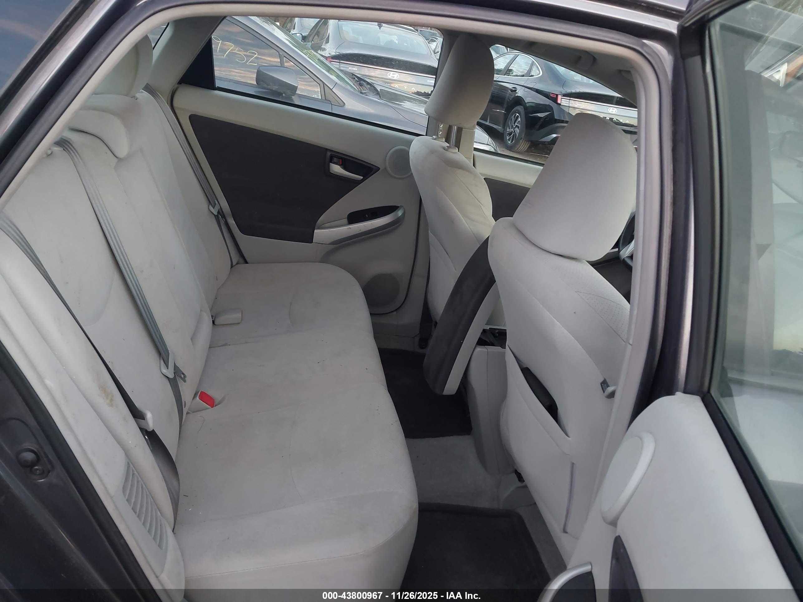 TOYOTA PRIUS image 8
