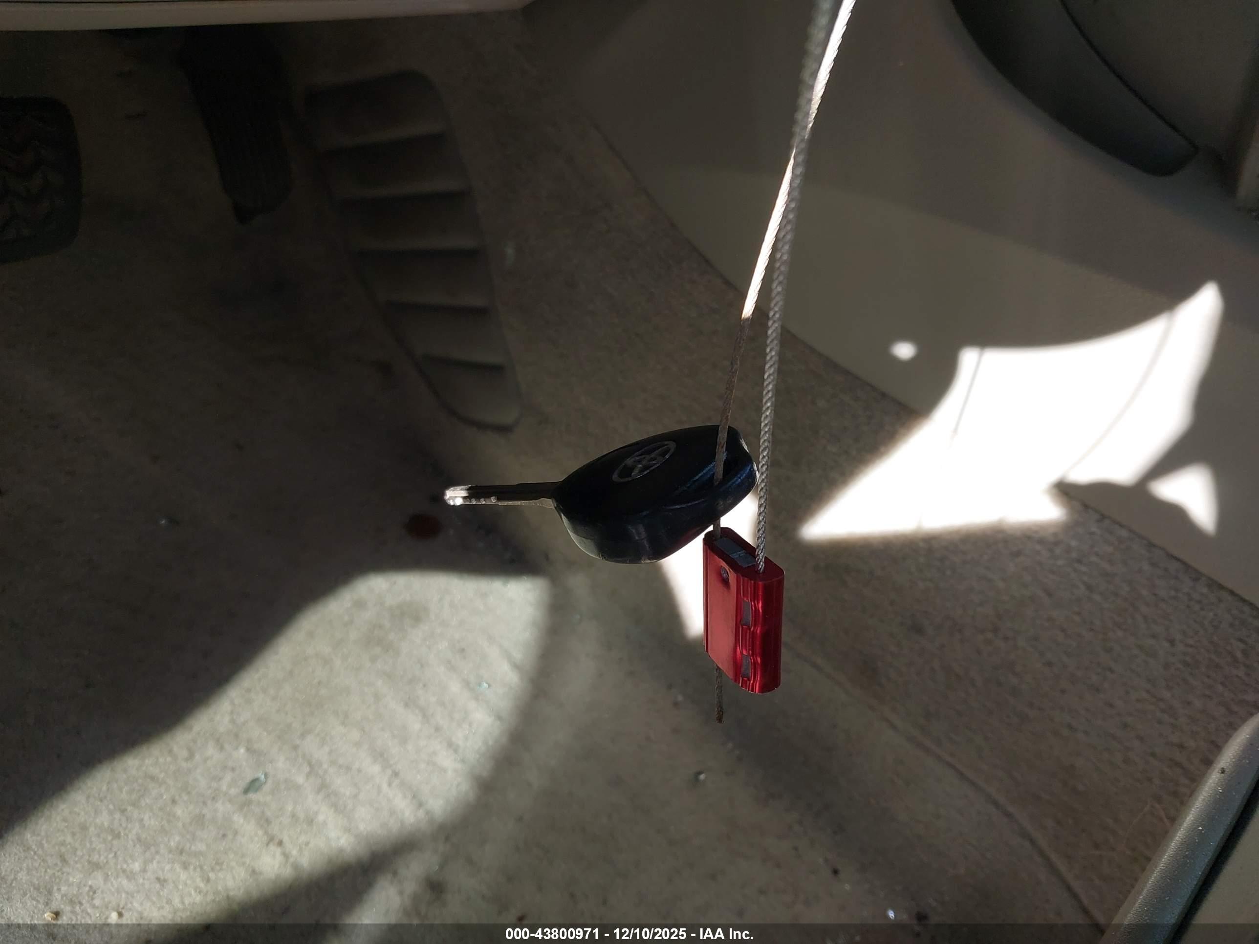 TOYOTA CAMRY image 11
