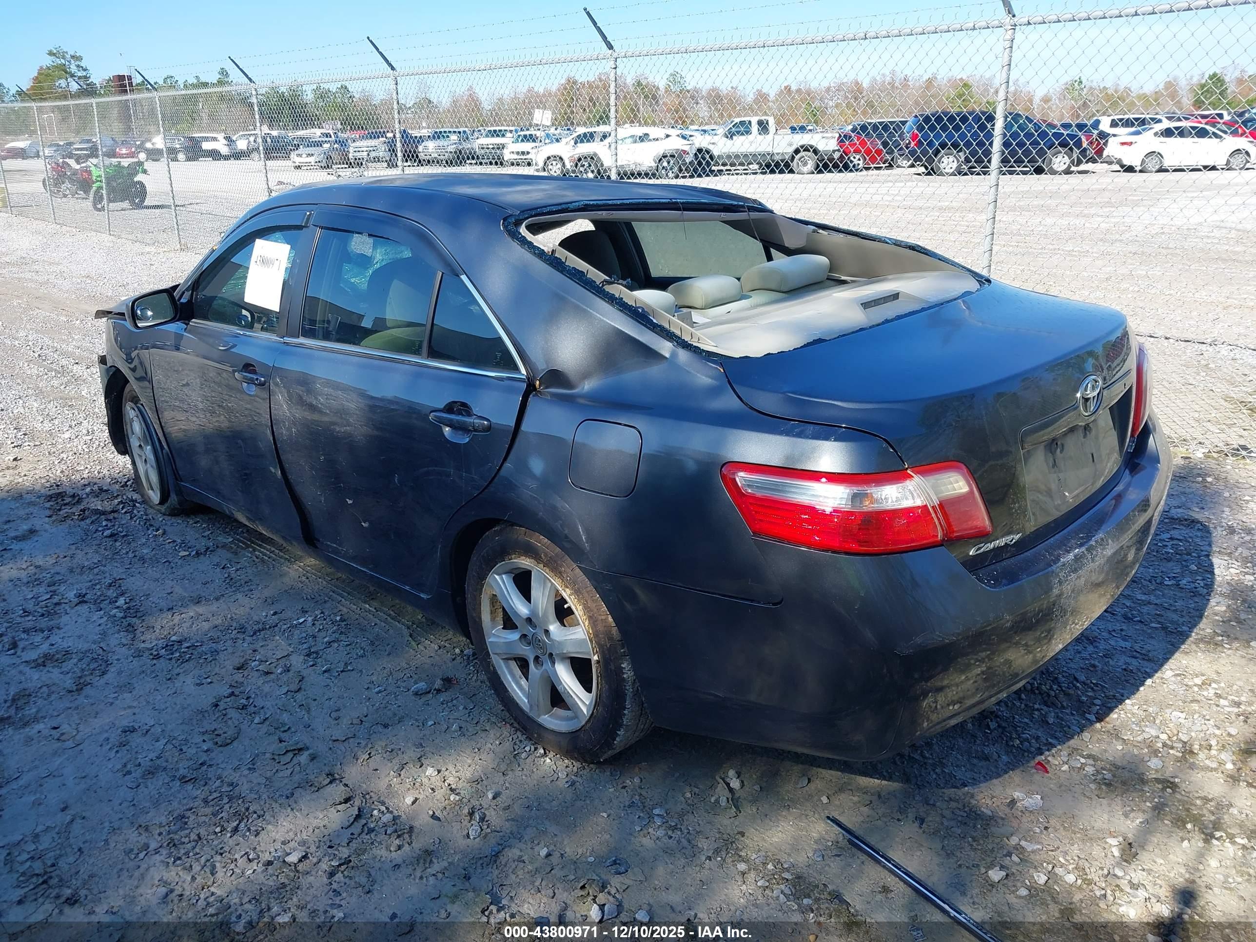 TOYOTA CAMRY image 3