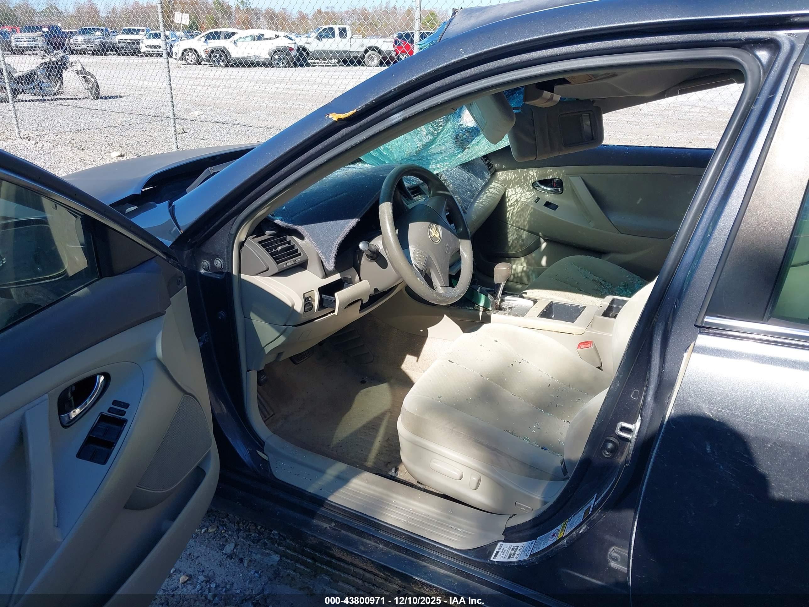 TOYOTA CAMRY image 5
