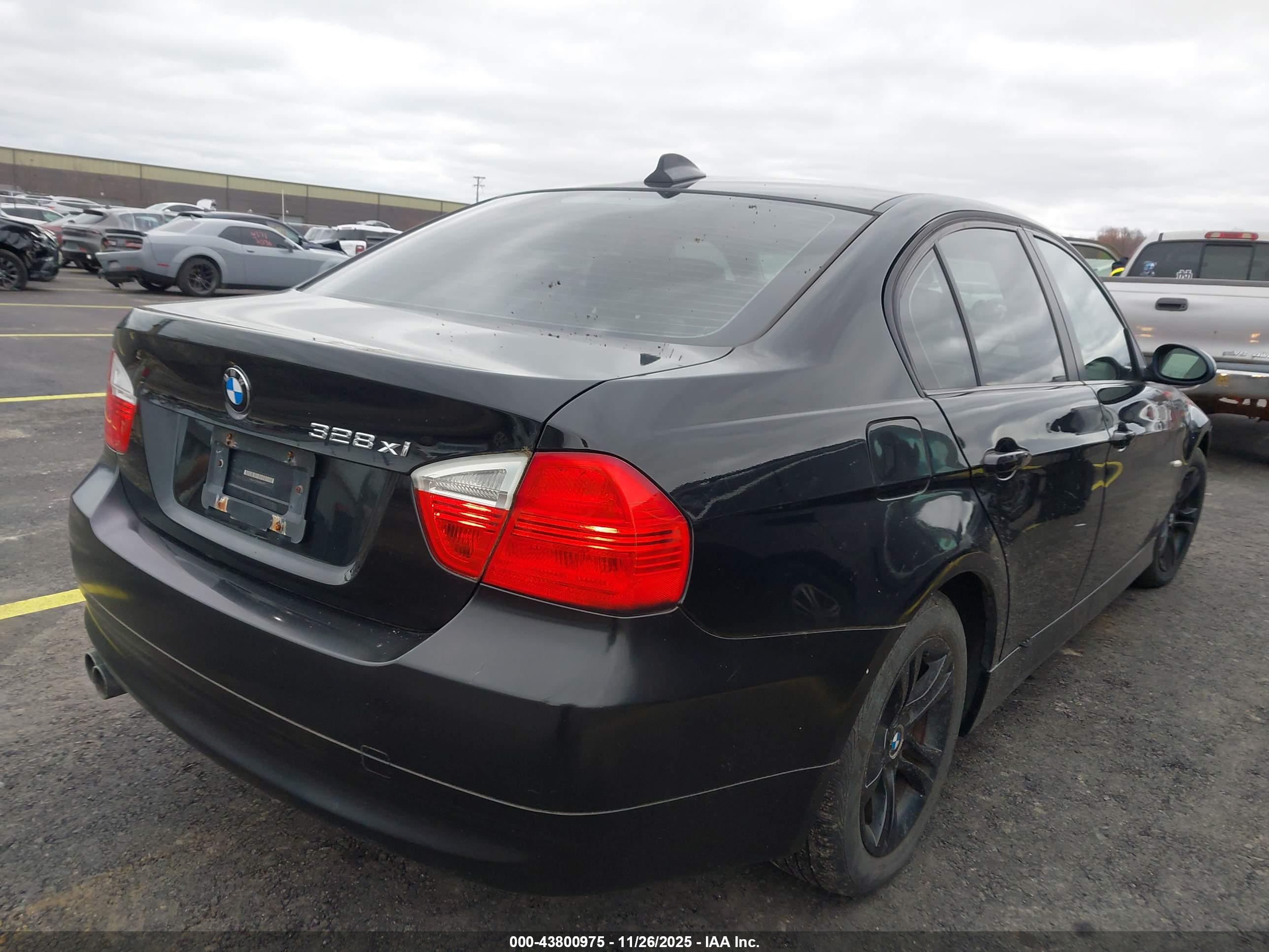 BMW 328XI image 4