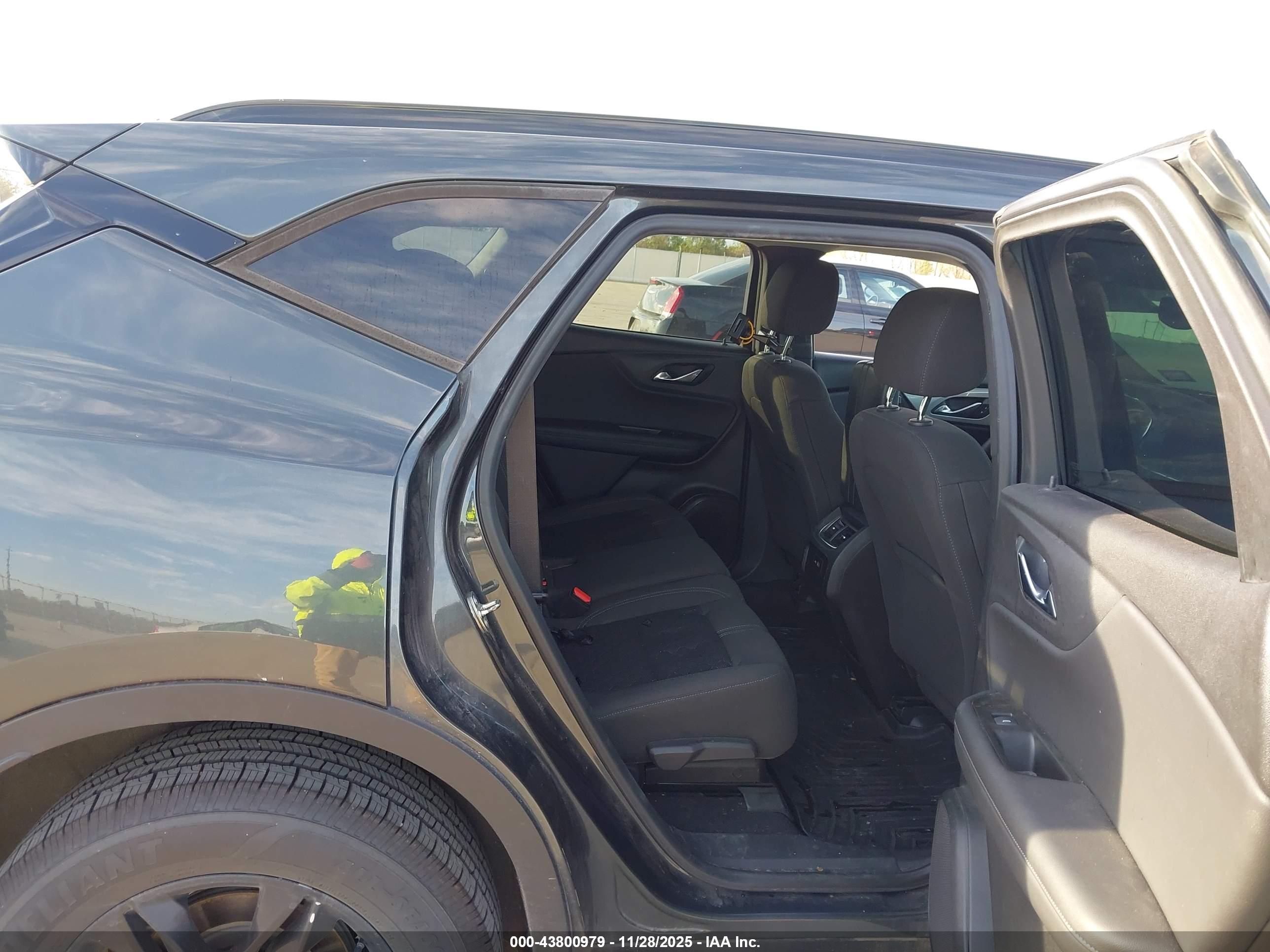 CHEVROLET BLAZER image 8